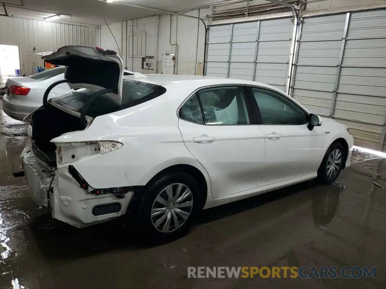 3 Photograph of a damaged car 4T1B31HK3KU004904 TOYOTA CAMRY 2019