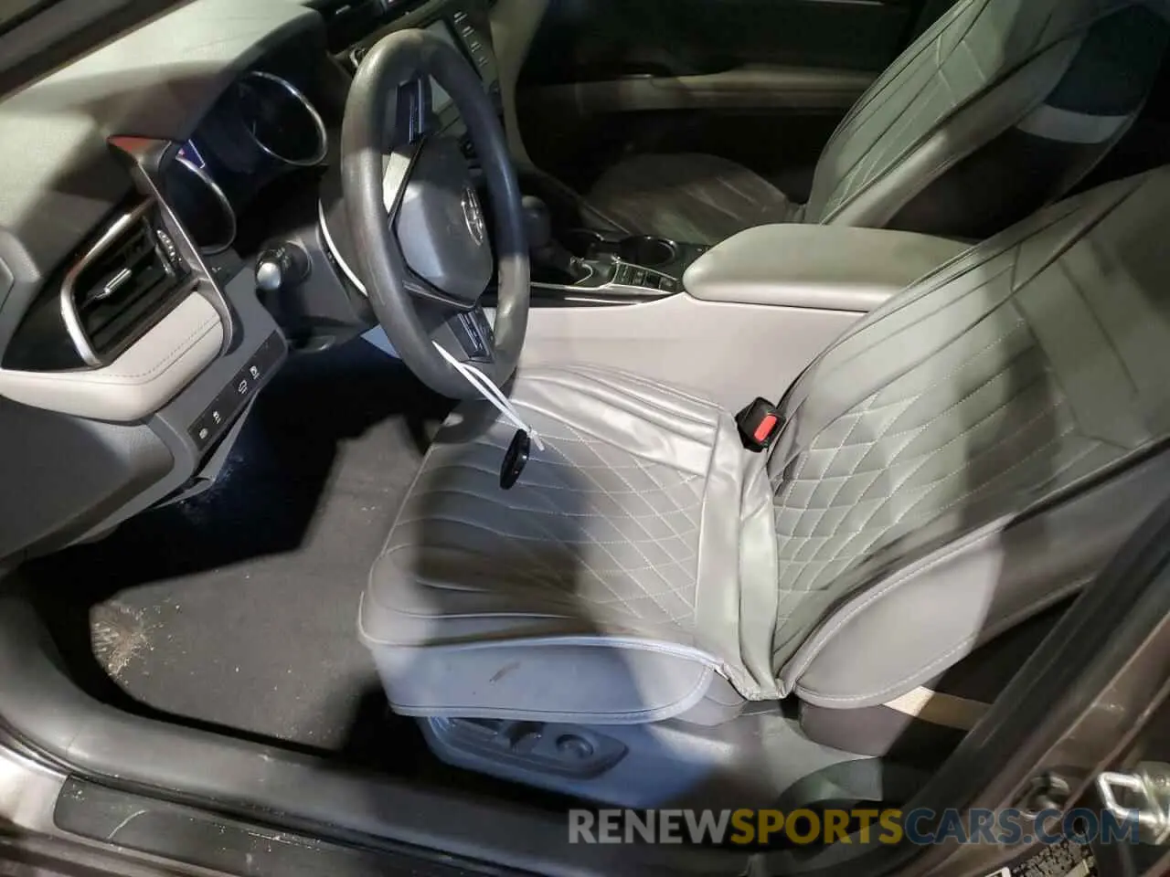 7 Photograph of a damaged car 4T1B31HK3KU005177 TOYOTA CAMRY 2019