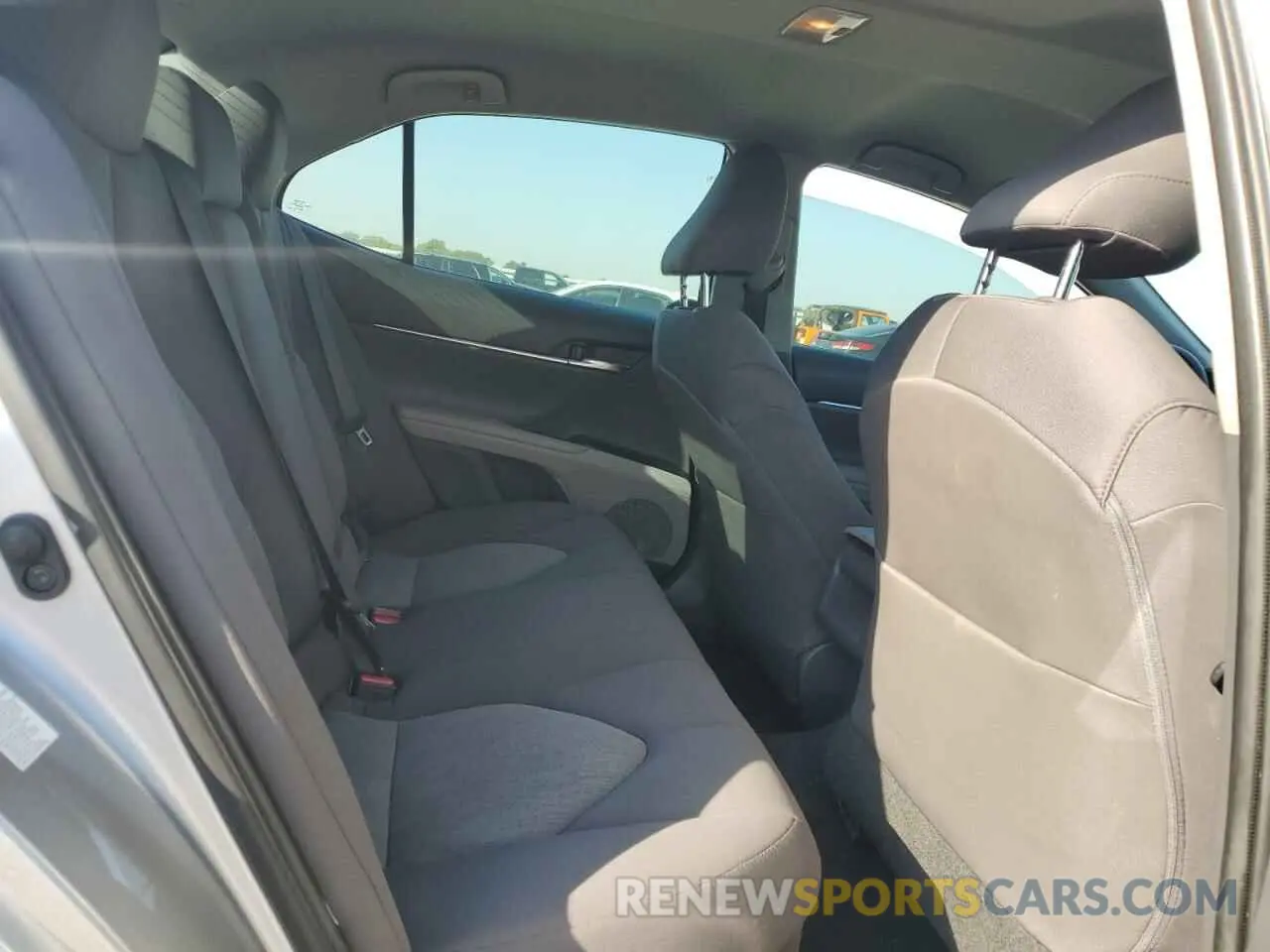 10 Photograph of a damaged car 4T1B31HK3KU005258 TOYOTA CAMRY 2019