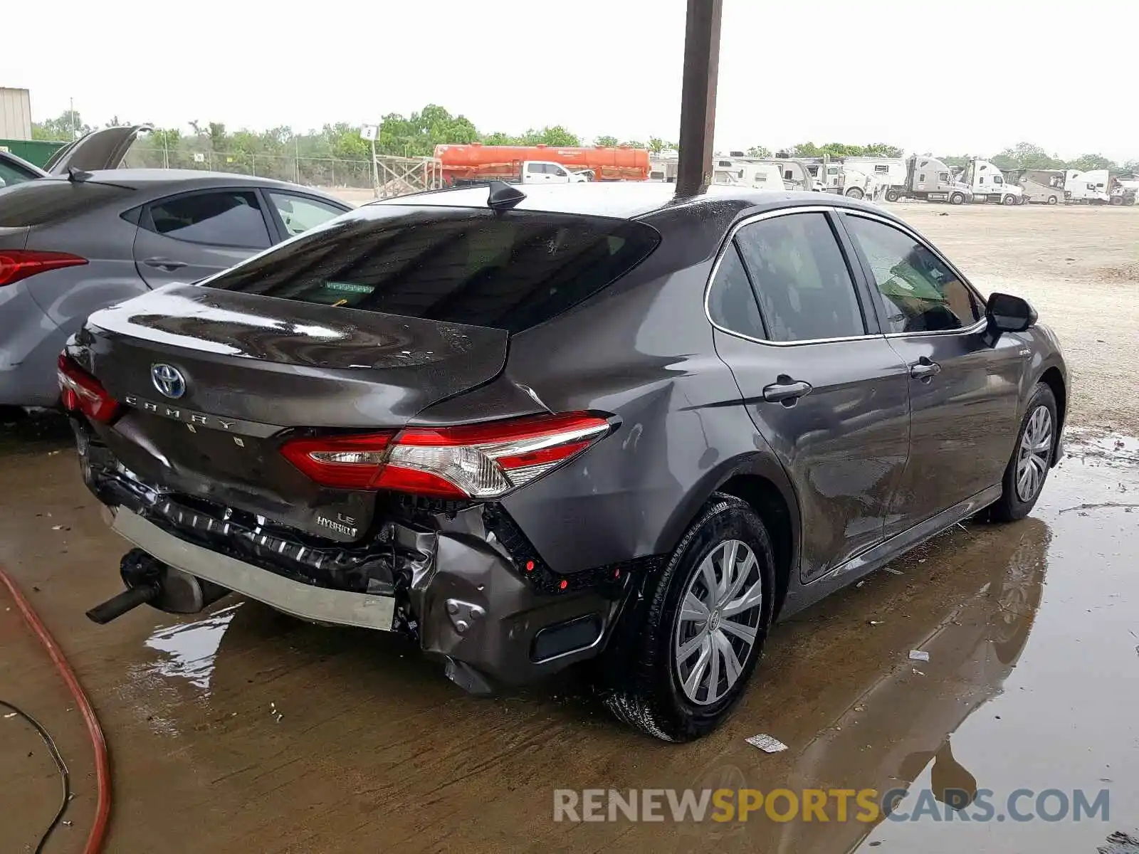 4 Photograph of a damaged car 4T1B31HK3KU006684 TOYOTA CAMRY 2019