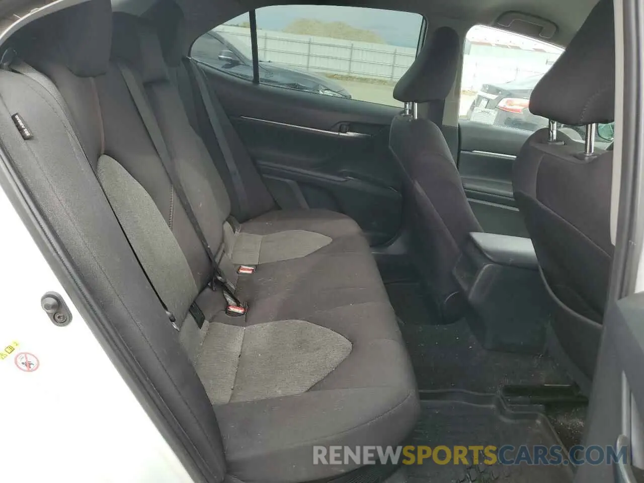 10 Photograph of a damaged car 4T1B31HK3KU513620 TOYOTA CAMRY 2019