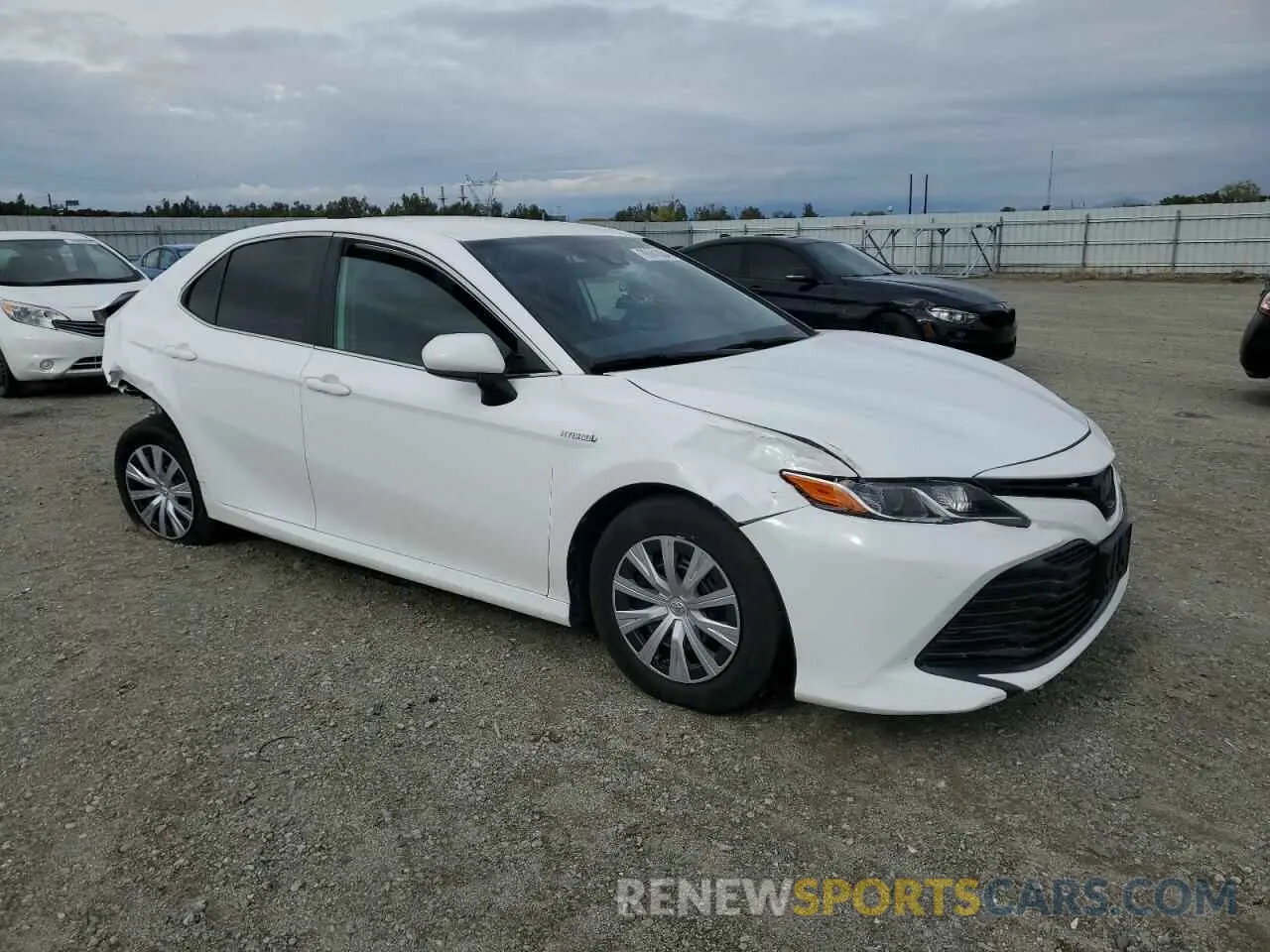 4 Photograph of a damaged car 4T1B31HK3KU513620 TOYOTA CAMRY 2019