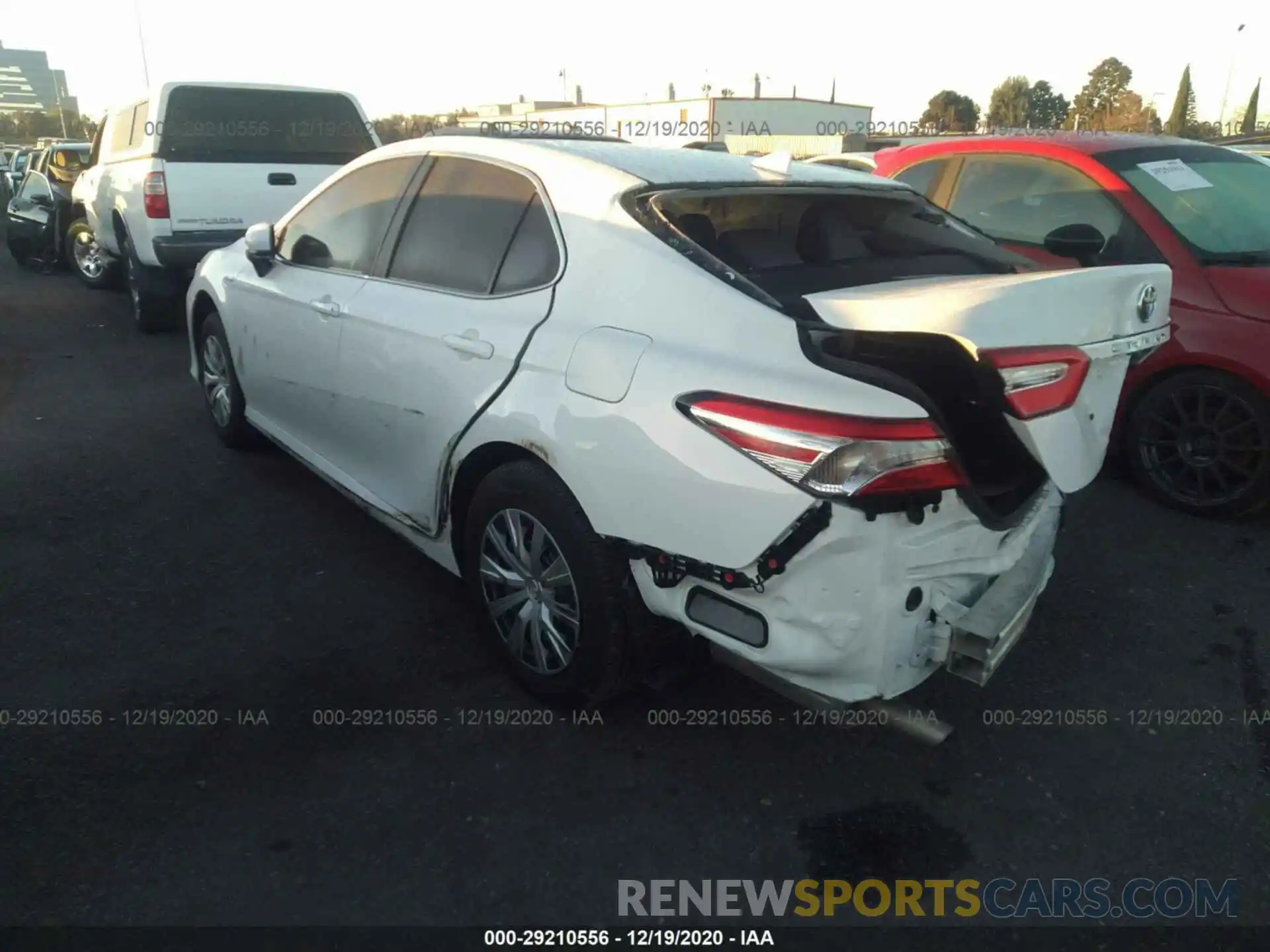 3 Photograph of a damaged car 4T1B31HK3KU517070 TOYOTA CAMRY 2019