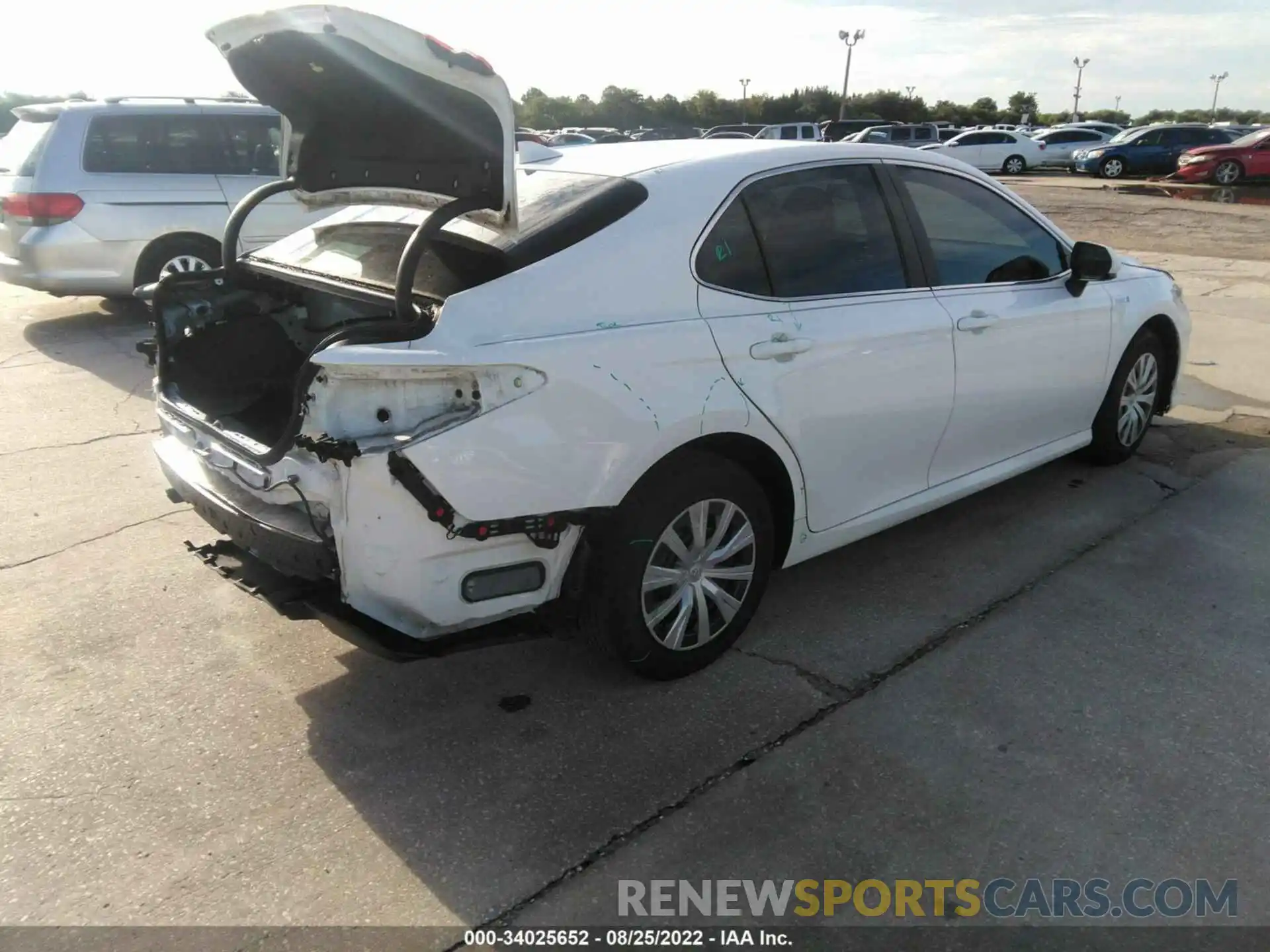 4 Photograph of a damaged car 4T1B31HK4KU508703 TOYOTA CAMRY 2019