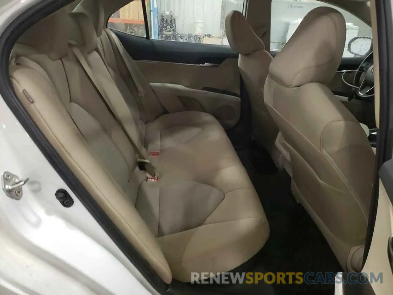 10 Photograph of a damaged car 4T1B31HK4KU515733 TOYOTA CAMRY 2019