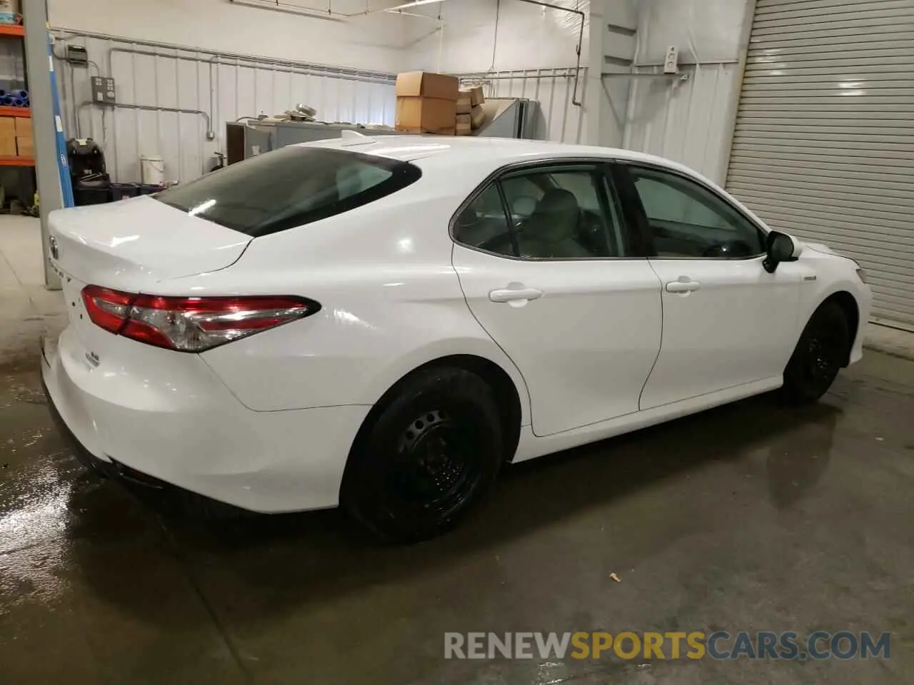 3 Photograph of a damaged car 4T1B31HK4KU515733 TOYOTA CAMRY 2019
