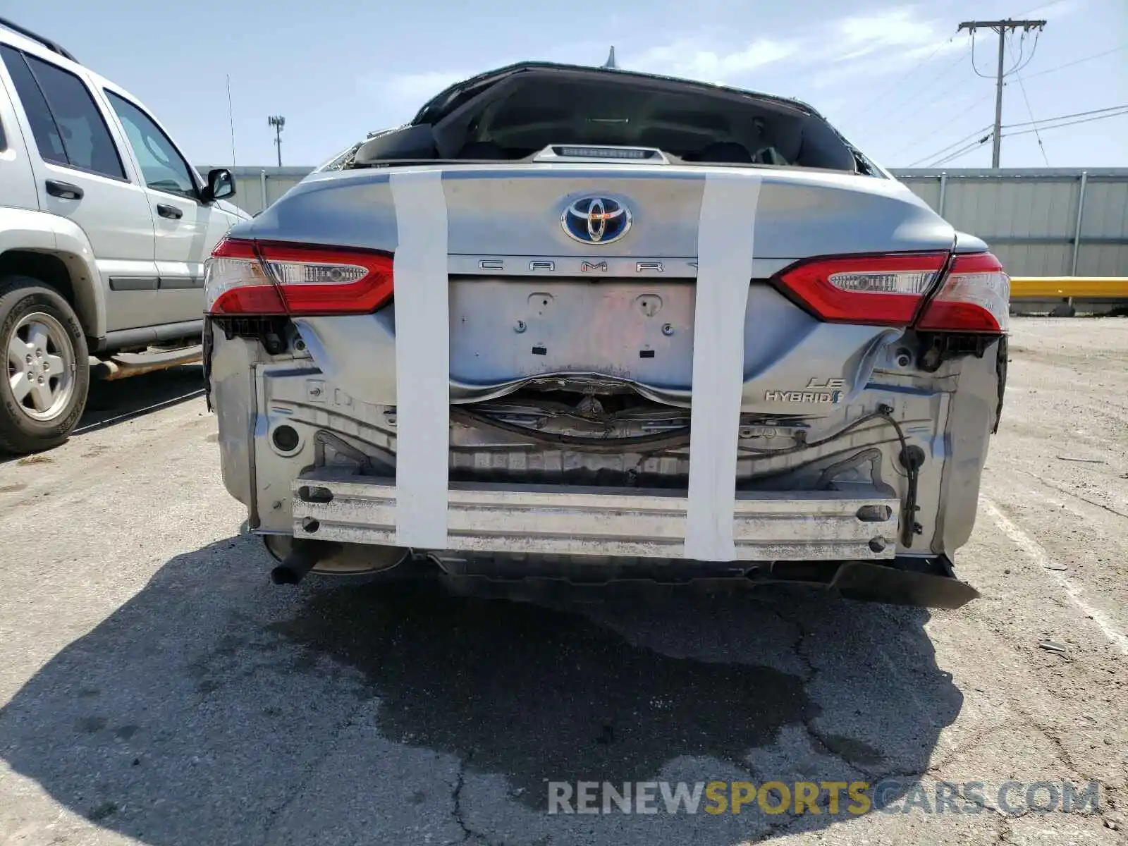 10 Photograph of a damaged car 4T1B31HK4KU517983 TOYOTA CAMRY 2019