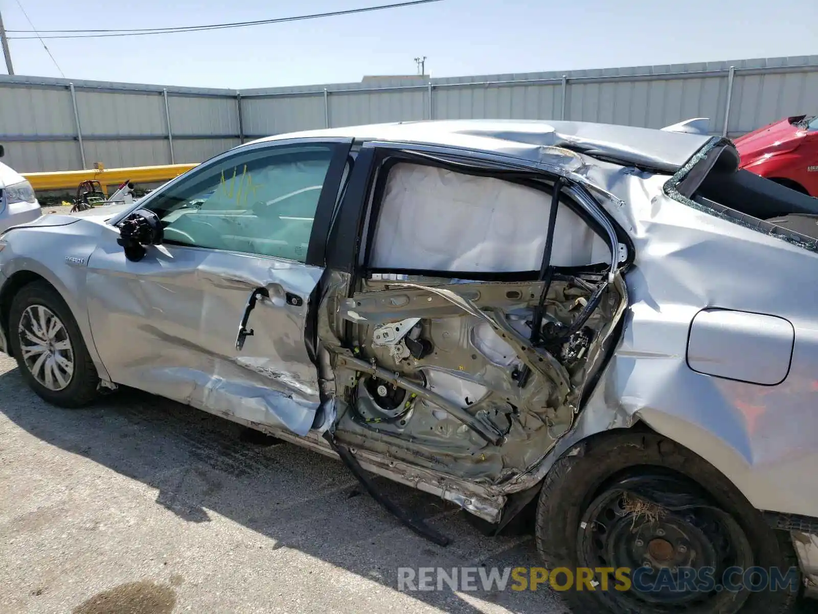 9 Photograph of a damaged car 4T1B31HK4KU517983 TOYOTA CAMRY 2019