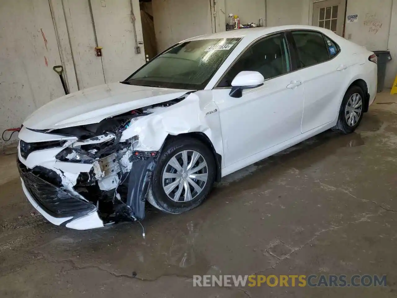 1 Photograph of a damaged car 4T1B31HK5KU006539 TOYOTA CAMRY 2019