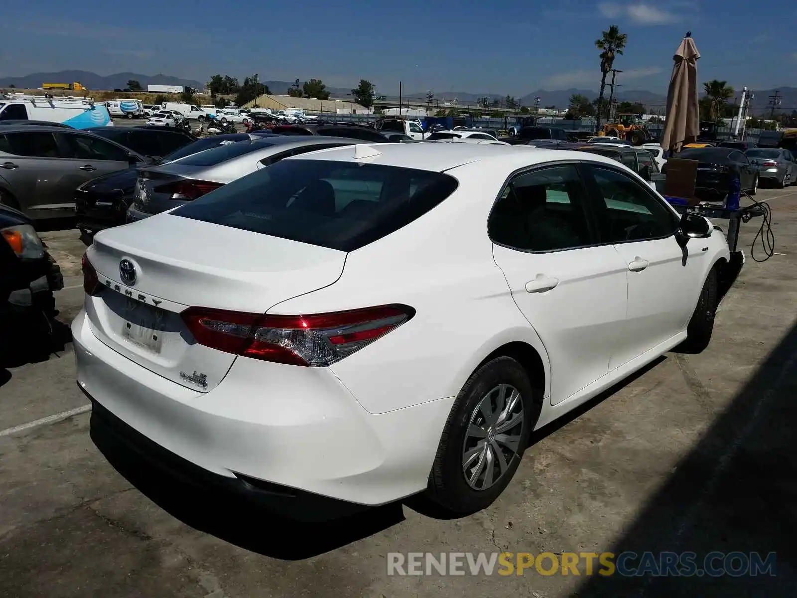 4 Photograph of a damaged car 4T1B31HK5KU512758 TOYOTA CAMRY 2019