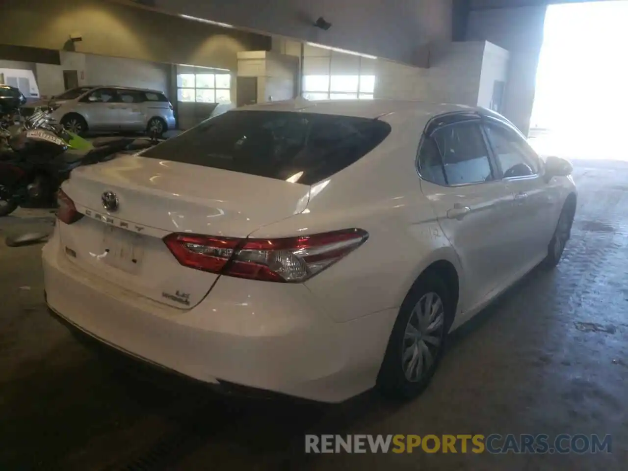 4 Photograph of a damaged car 4T1B31HK5KU515546 TOYOTA CAMRY 2019