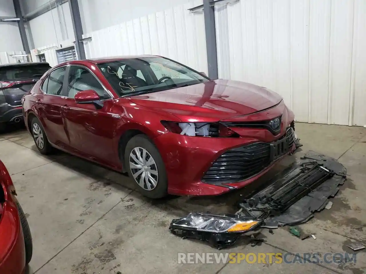 1 Photograph of a damaged car 4T1B31HK5KU516745 TOYOTA CAMRY 2019