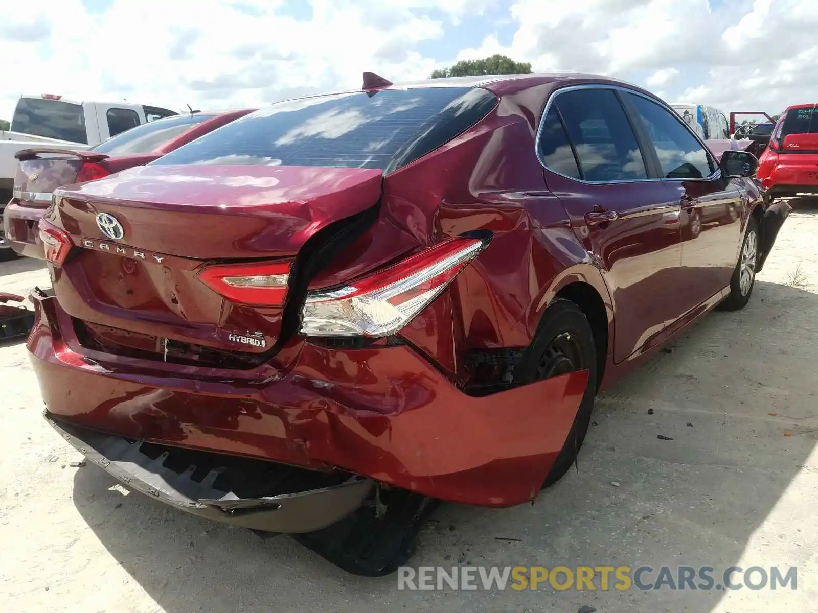 4 Photograph of a damaged car 4T1B31HK6KU513871 TOYOTA CAMRY 2019