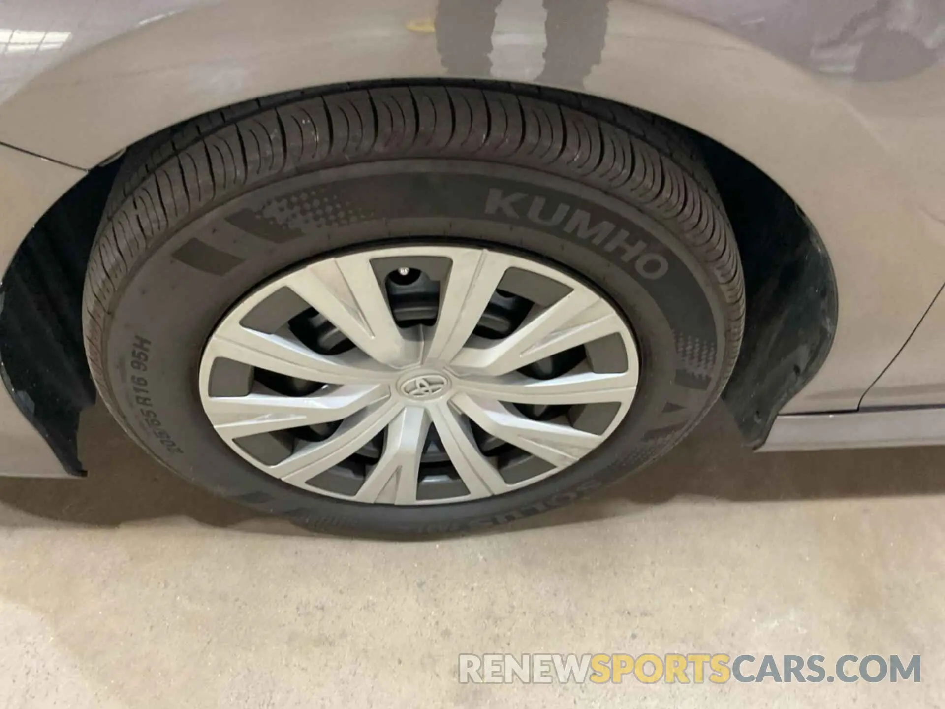 17 Photograph of a damaged car 4T1B31HK7KU511742 TOYOTA CAMRY 2019