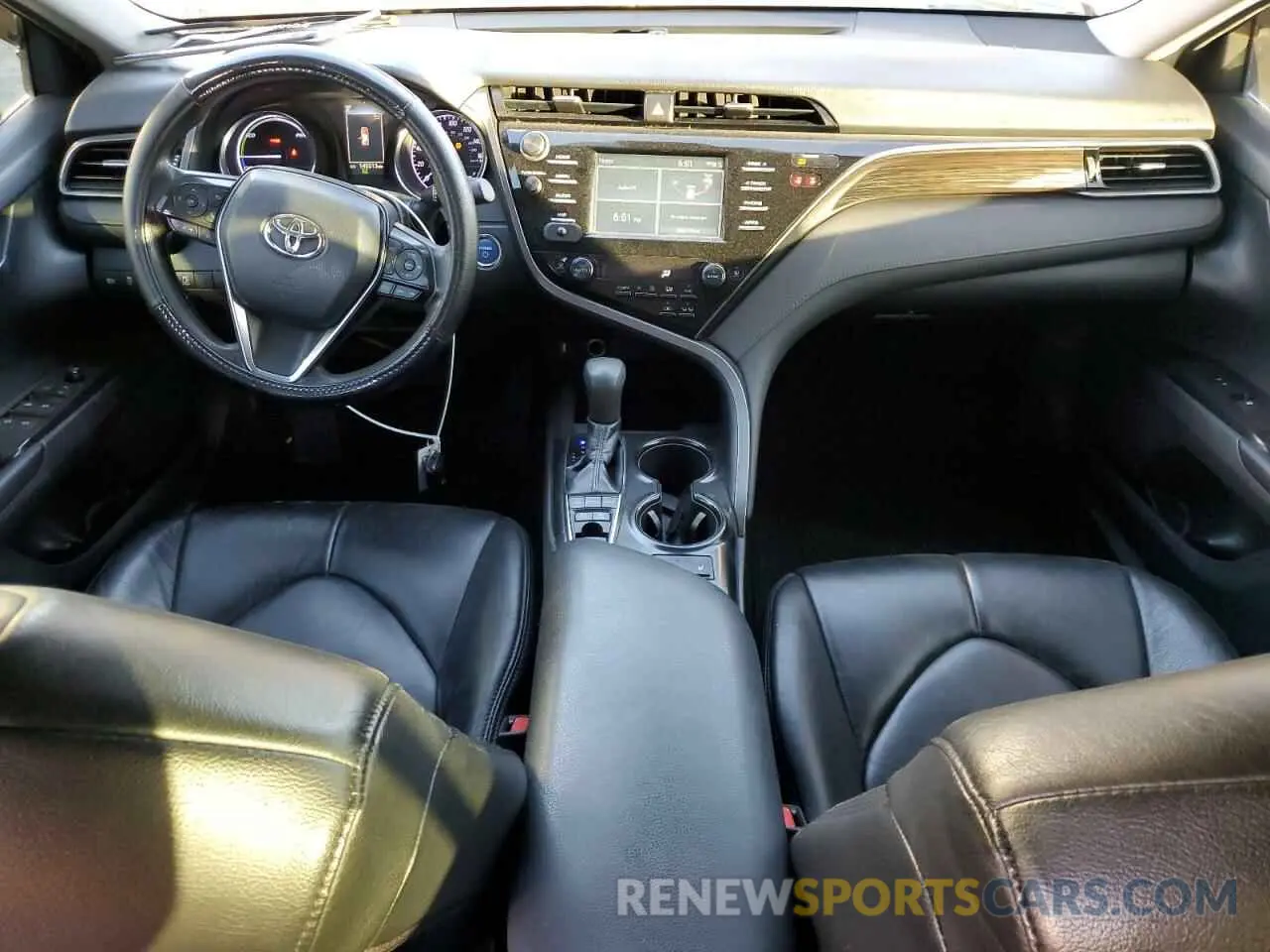 8 Photograph of a damaged car 4T1B31HK7KU512308 TOYOTA CAMRY 2019