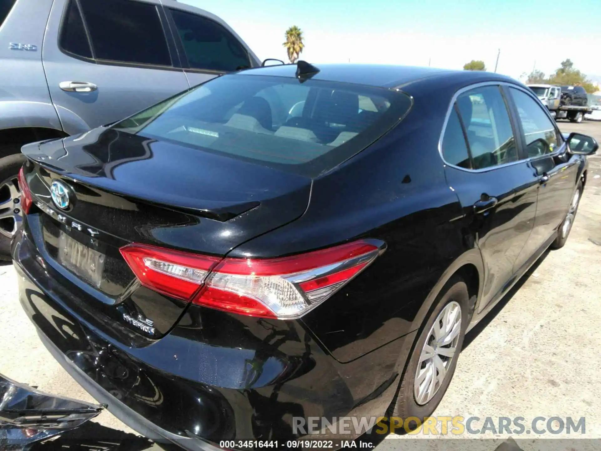 4 Photograph of a damaged car 4T1B31HK8KU005272 TOYOTA CAMRY 2019