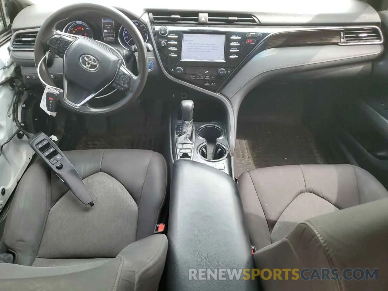 8 Photograph of a damaged car 4T1B31HK8KU513208 TOYOTA CAMRY 2019