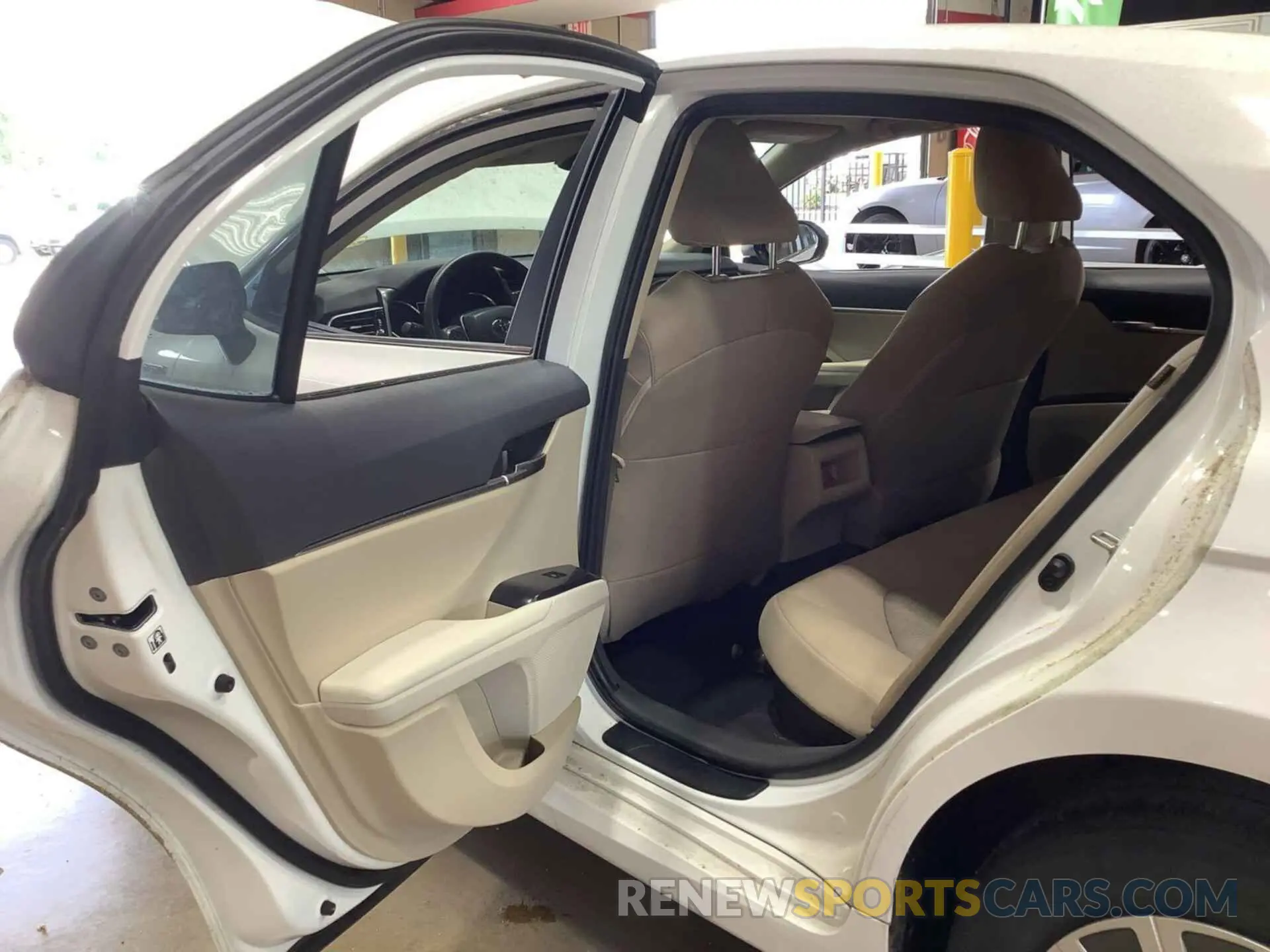 13 Photograph of a damaged car 4T1B31HK8KU513998 TOYOTA CAMRY 2019