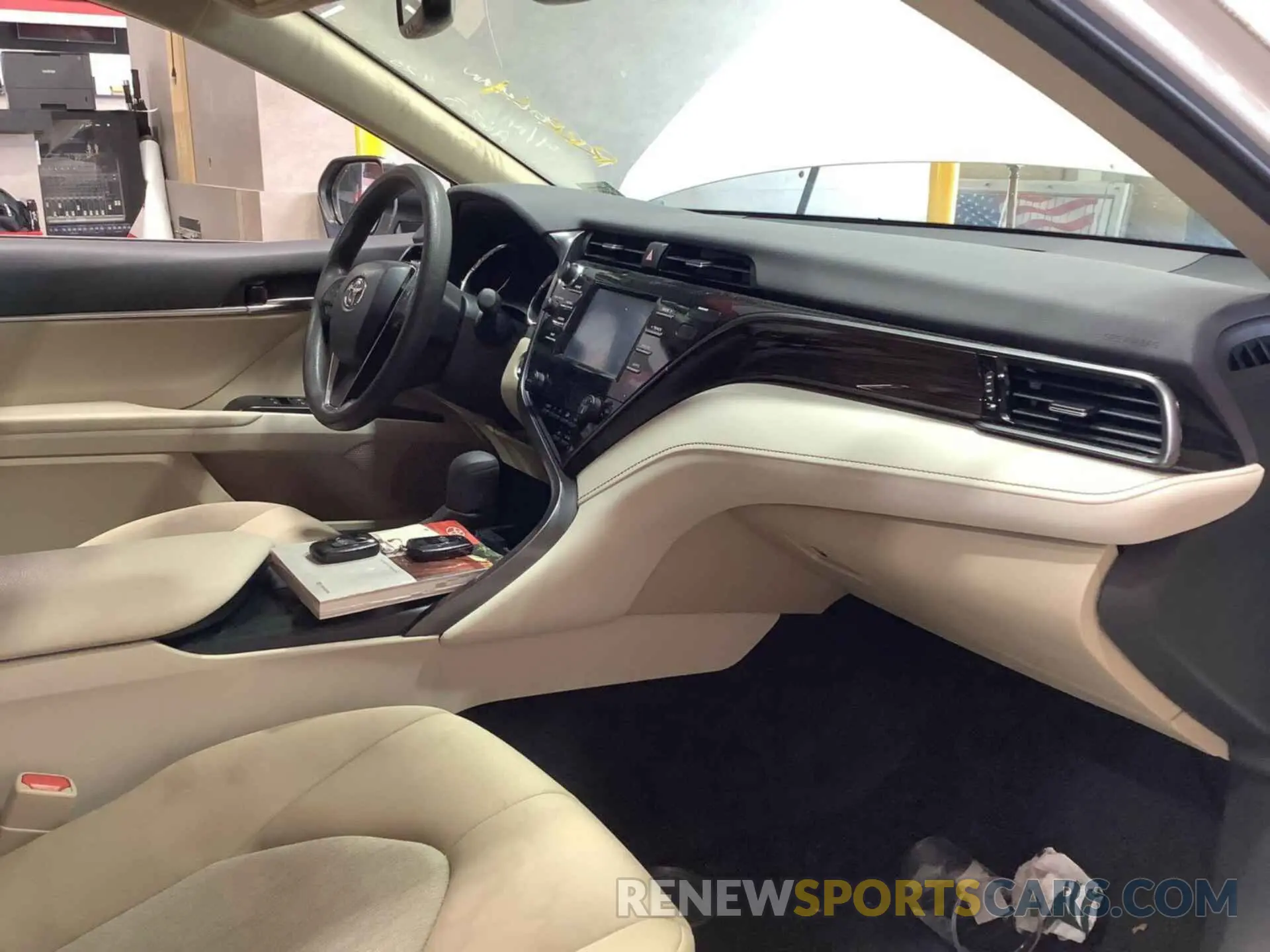 22 Photograph of a damaged car 4T1B31HK8KU513998 TOYOTA CAMRY 2019