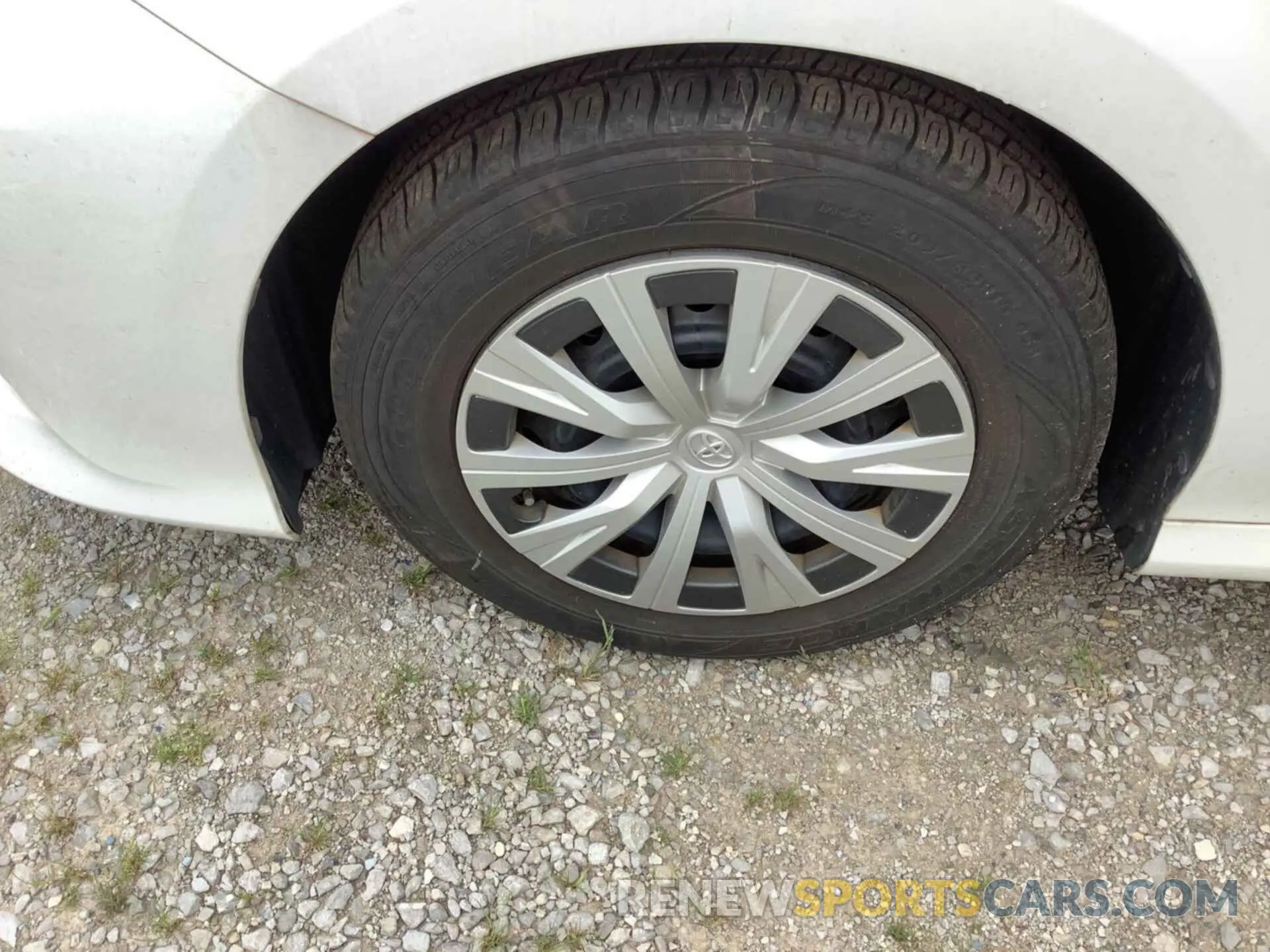 27 Photograph of a damaged car 4T1B31HK8KU513998 TOYOTA CAMRY 2019