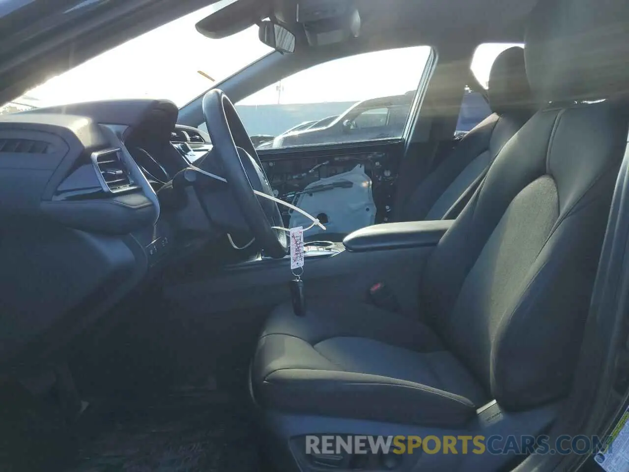 7 Photograph of a damaged car 4T1B31HK8KU515332 TOYOTA CAMRY 2019