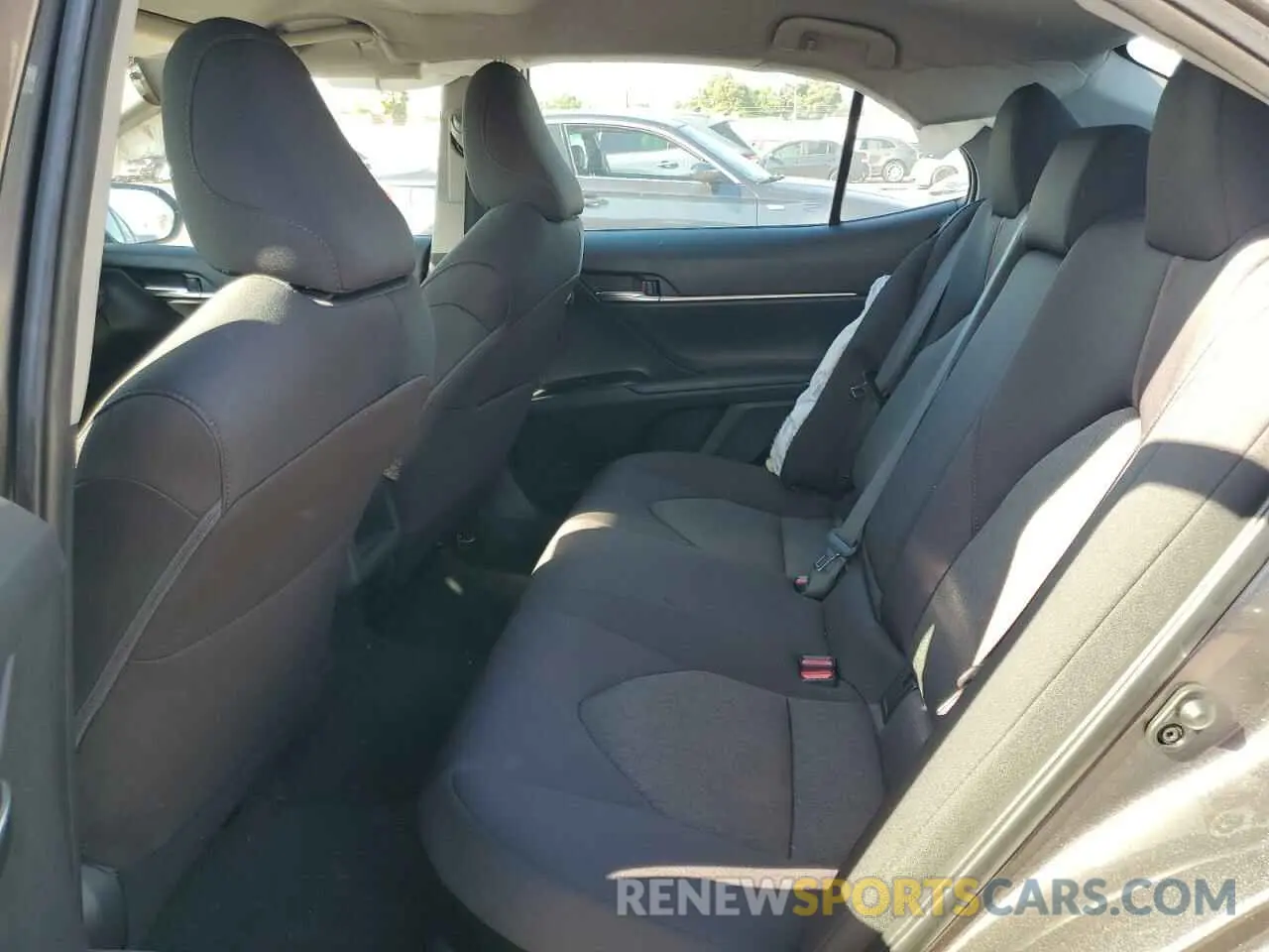 10 Photograph of a damaged car 4T1B31HK8KU517971 TOYOTA CAMRY 2019