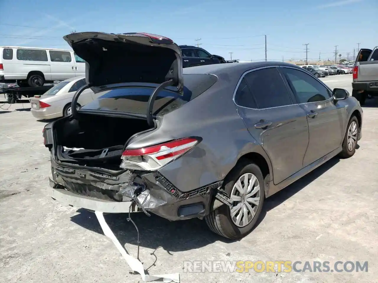 4 Photograph of a damaged car 4T1B31HK9KU510625 TOYOTA CAMRY 2019