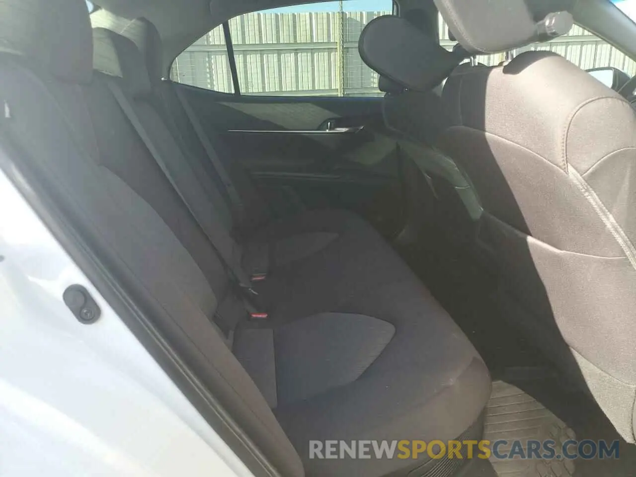 10 Photograph of a damaged car 4T1B31HK9KU515016 TOYOTA CAMRY 2019