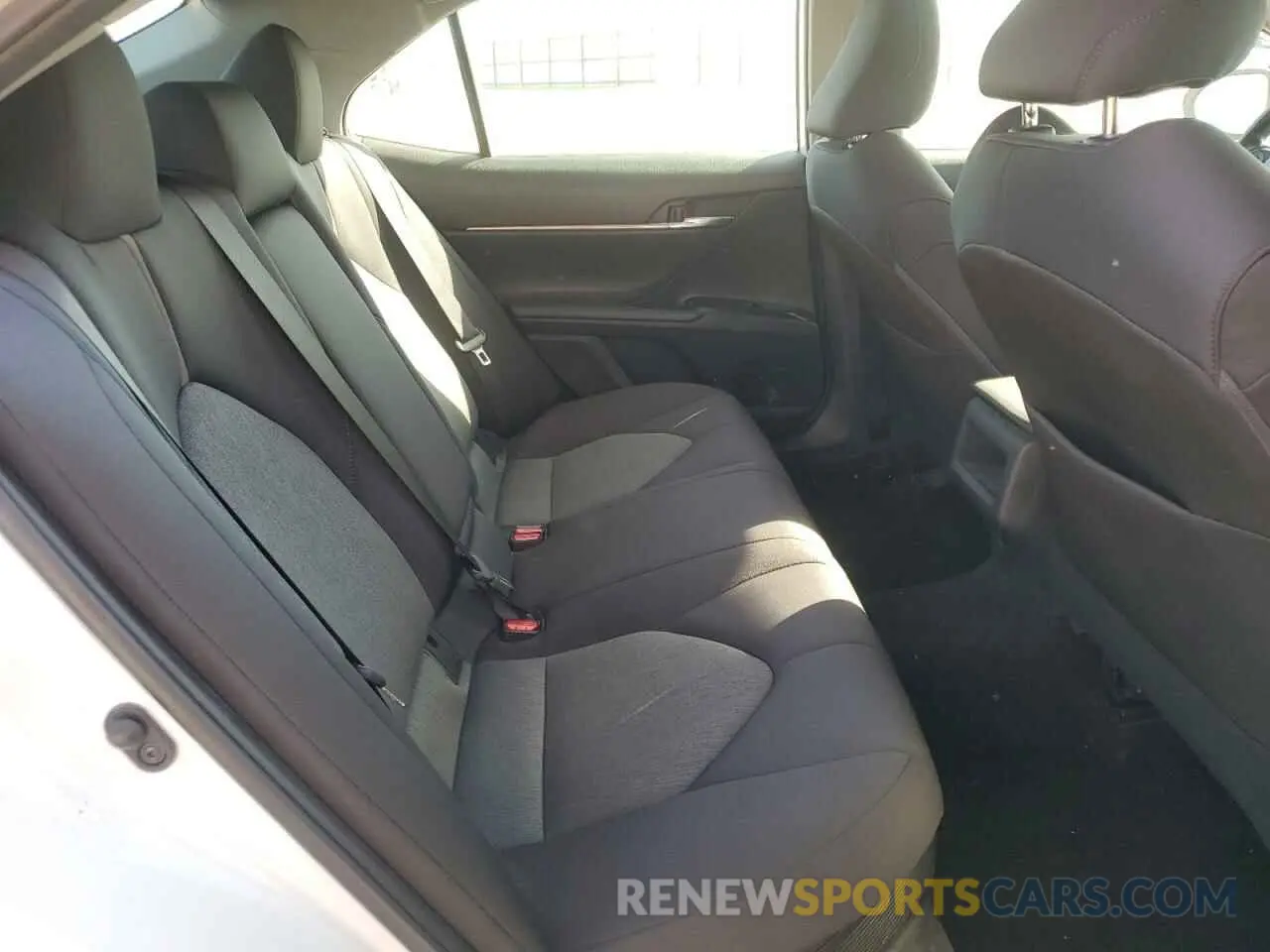 10 Photograph of a damaged car 4T1B31HKXKU008075 TOYOTA CAMRY 2019