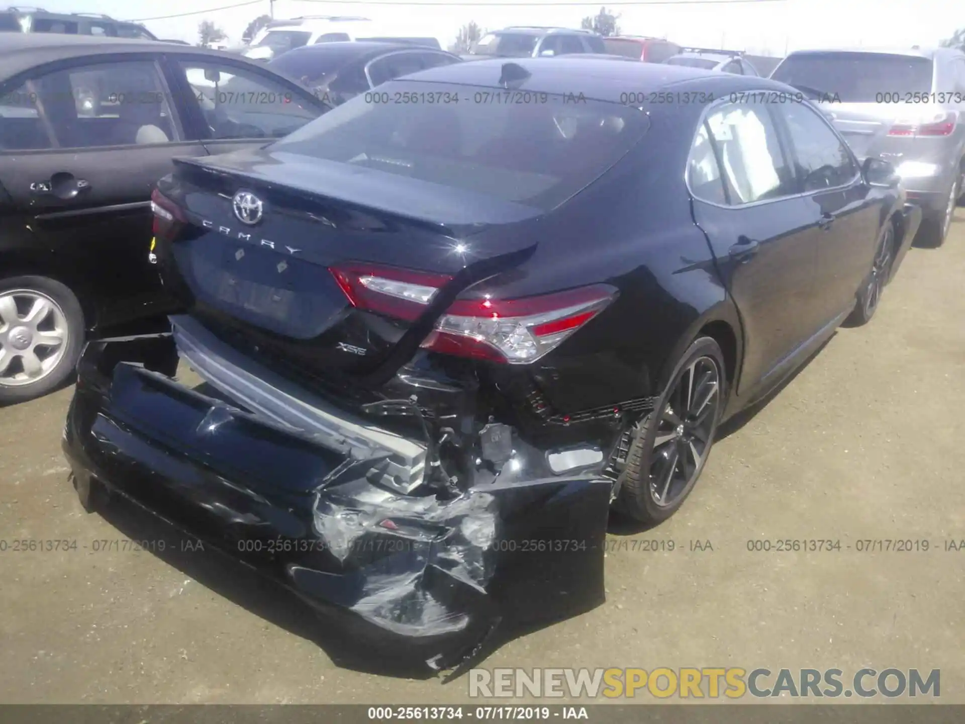 4 Photograph of a damaged car 4T1B61HK0KU182874 TOYOTA CAMRY 2019