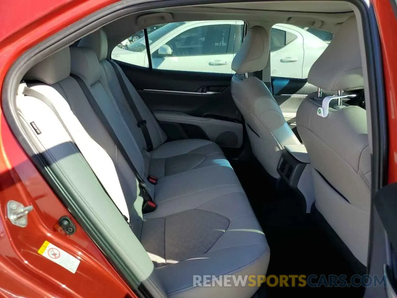 10 Photograph of a damaged car 4T1B61HK0KU185726 TOYOTA CAMRY 2019