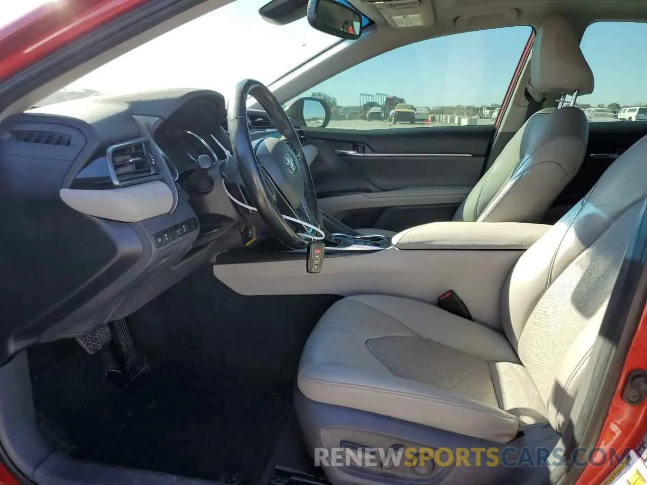 7 Photograph of a damaged car 4T1B61HK0KU185726 TOYOTA CAMRY 2019
