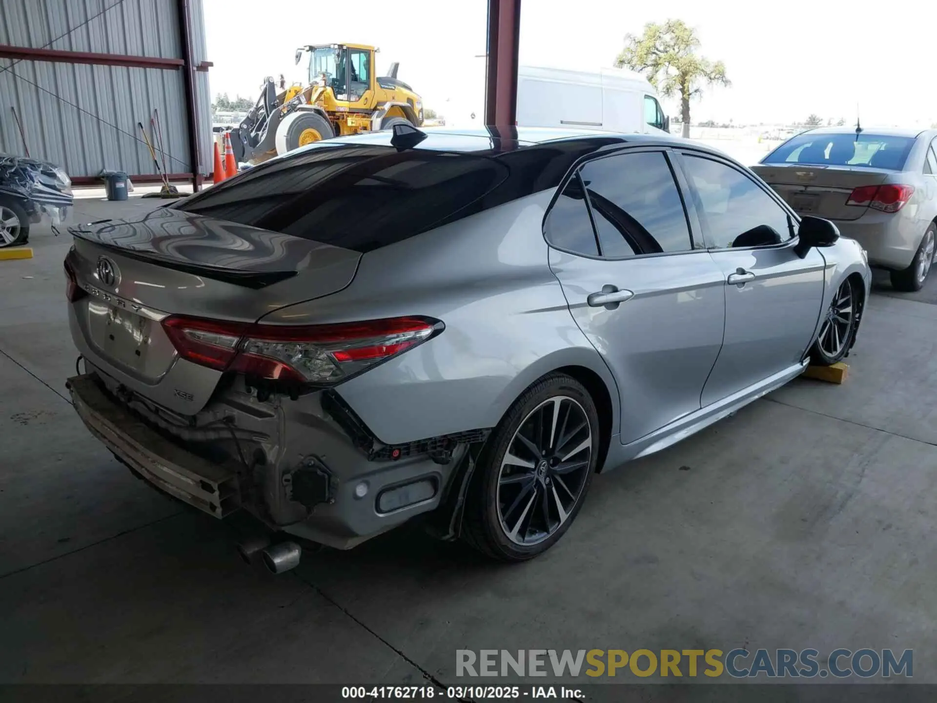 4 Photograph of a damaged car 4T1B61HK0KU187122 TOYOTA CAMRY 2019