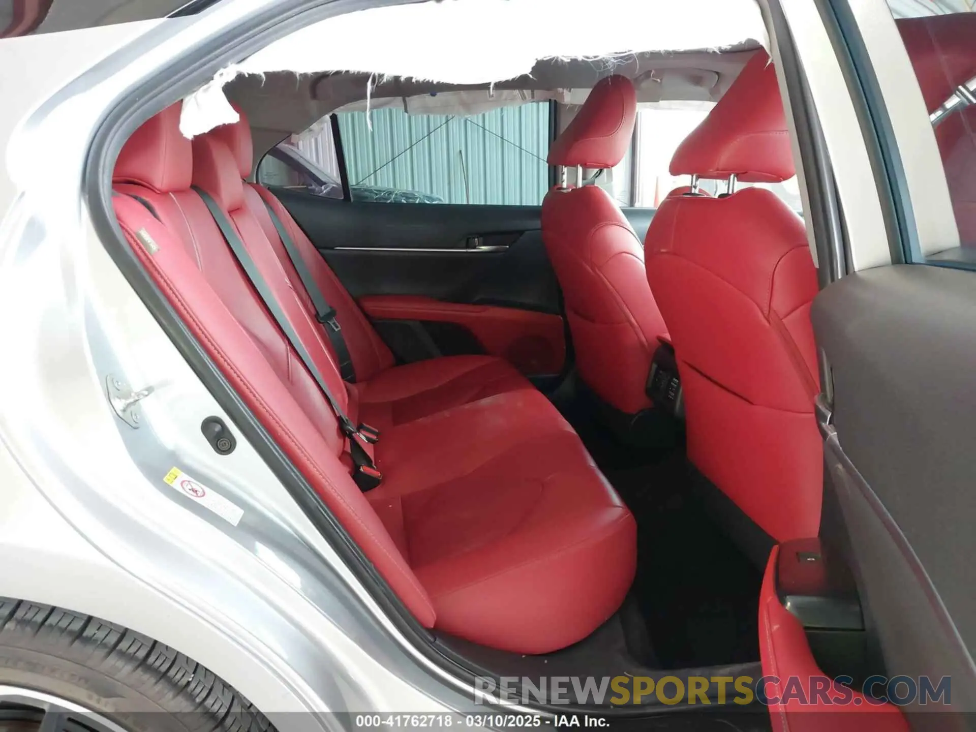 8 Photograph of a damaged car 4T1B61HK0KU187122 TOYOTA CAMRY 2019