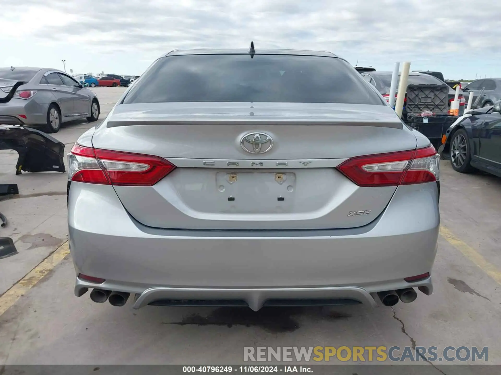 17 Photograph of a damaged car 4T1B61HK0KU190764 TOYOTA CAMRY 2019