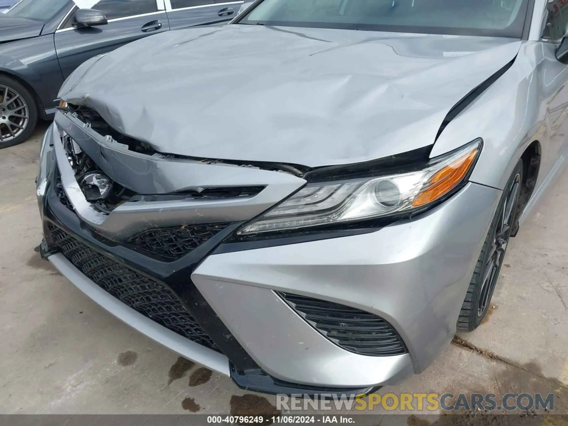 18 Photograph of a damaged car 4T1B61HK0KU190764 TOYOTA CAMRY 2019
