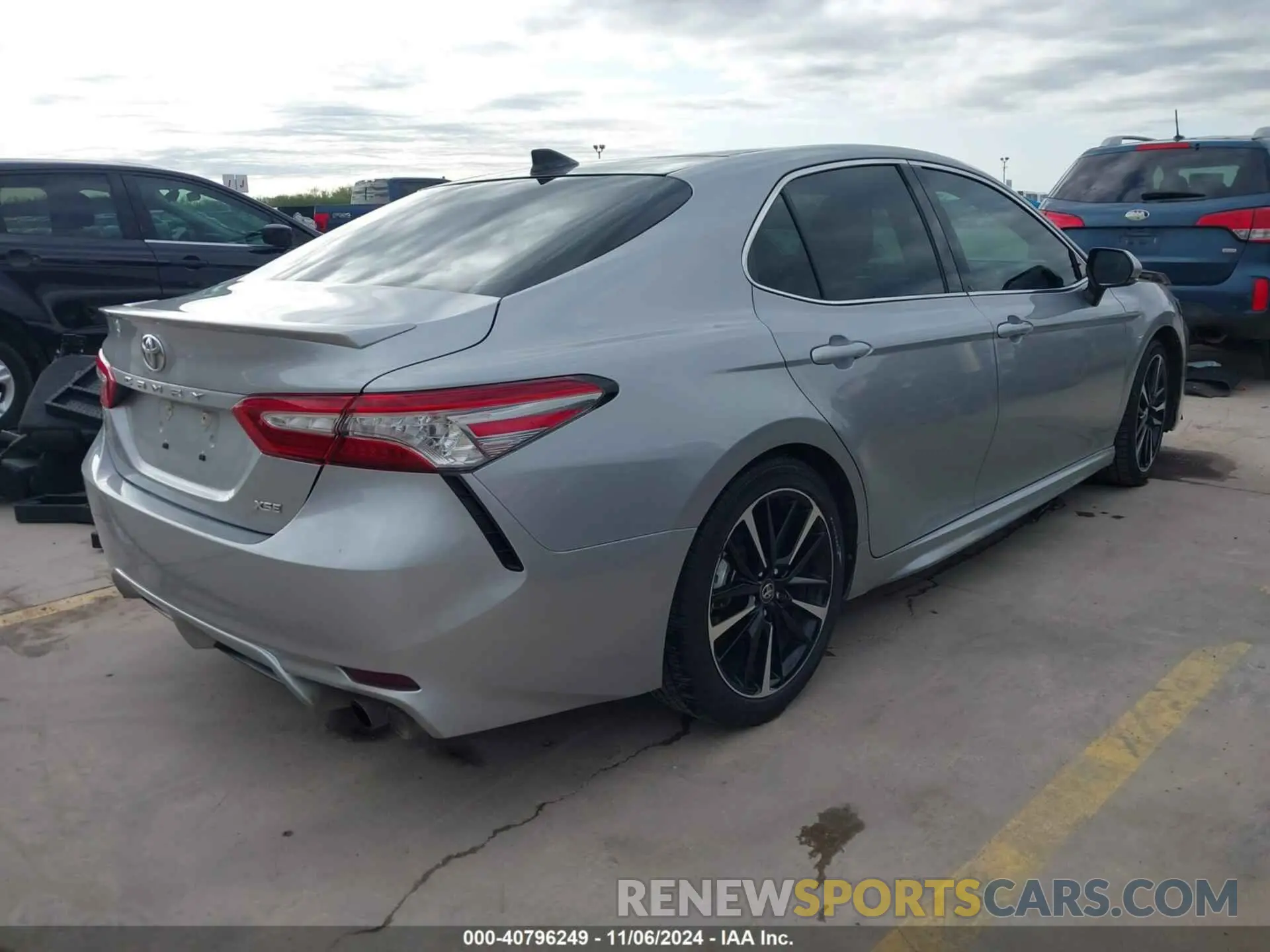 4 Photograph of a damaged car 4T1B61HK0KU190764 TOYOTA CAMRY 2019