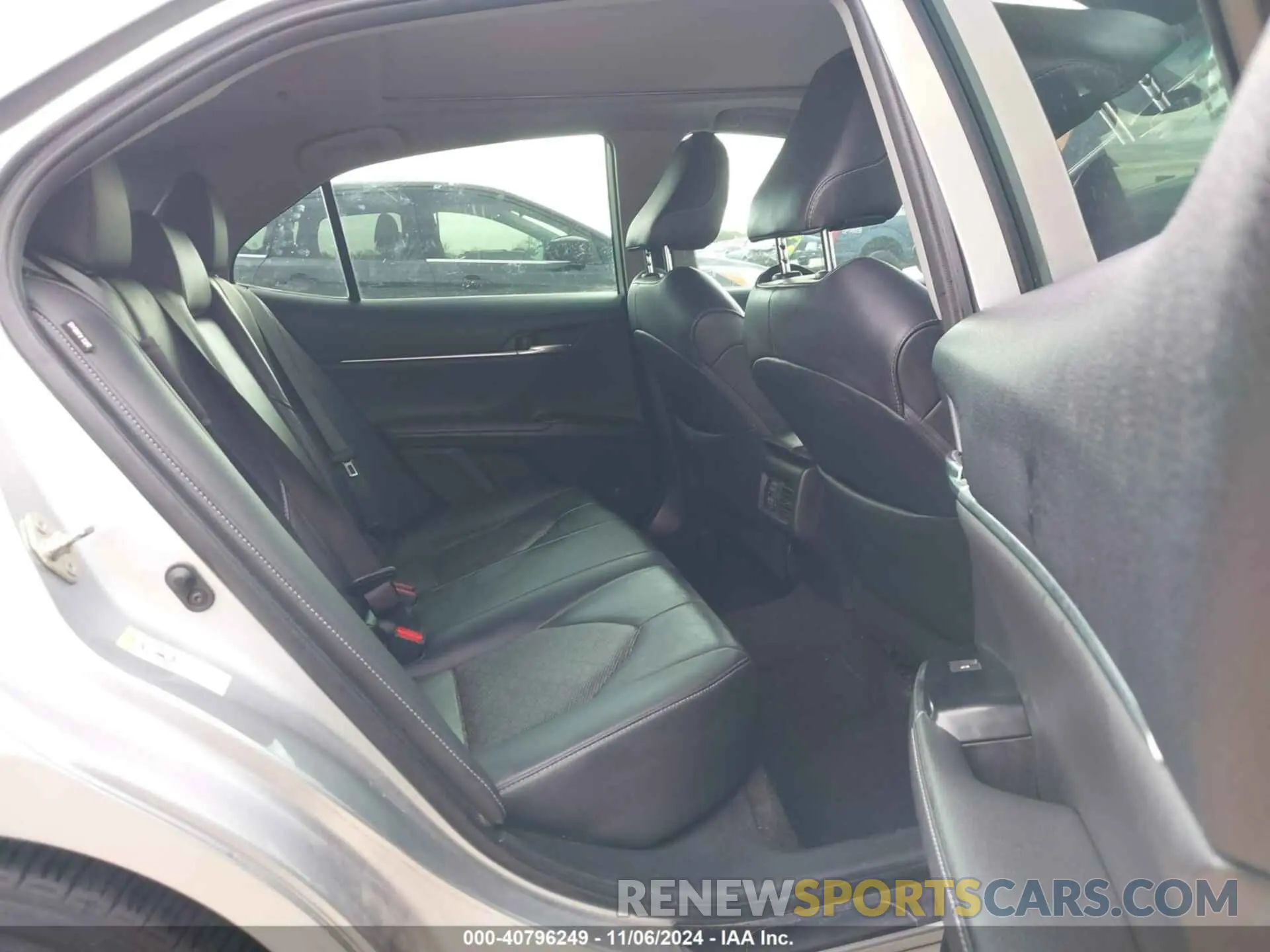 8 Photograph of a damaged car 4T1B61HK0KU190764 TOYOTA CAMRY 2019