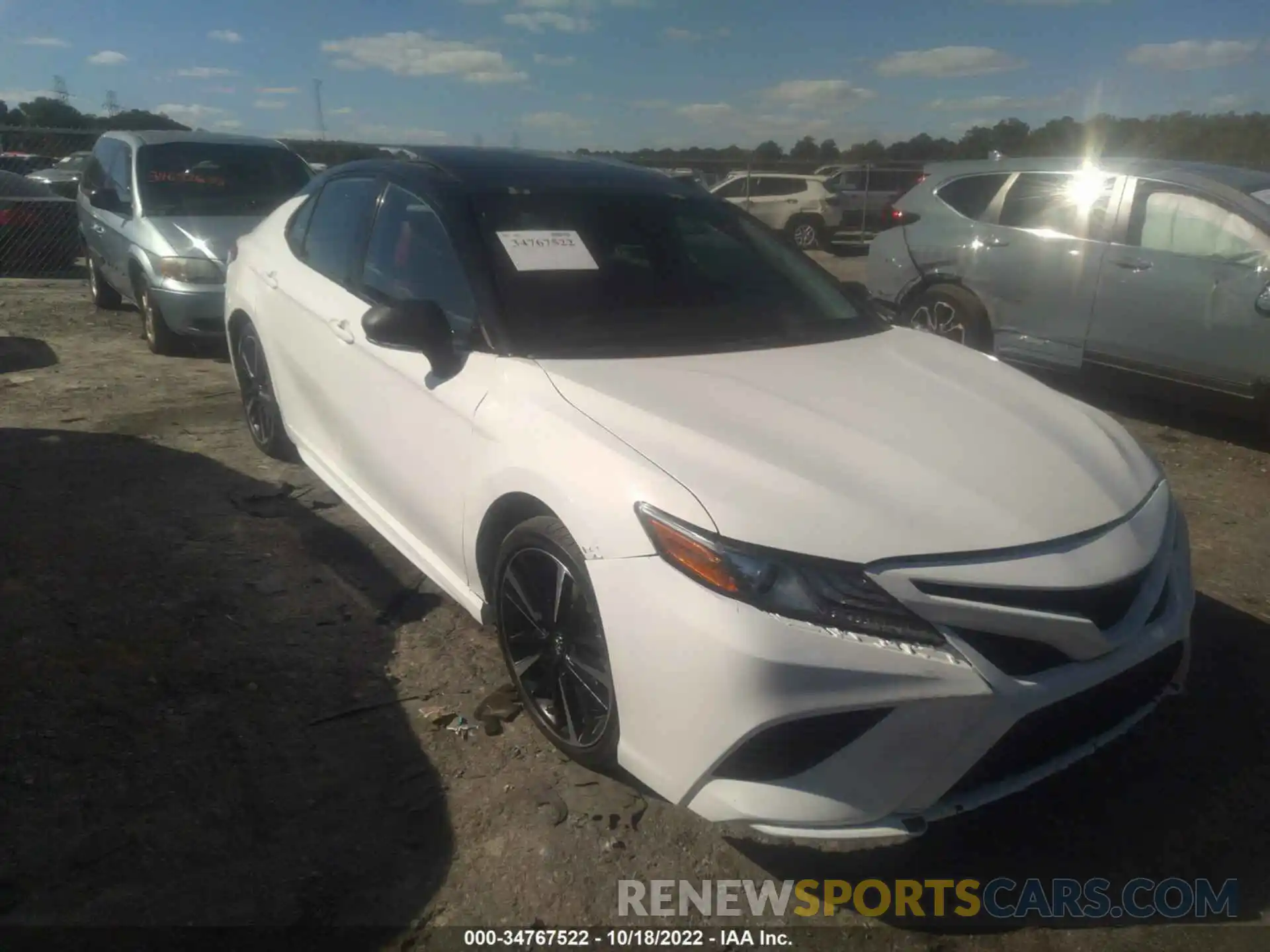 1 Photograph of a damaged car 4T1B61HK0KU240370 TOYOTA CAMRY 2019