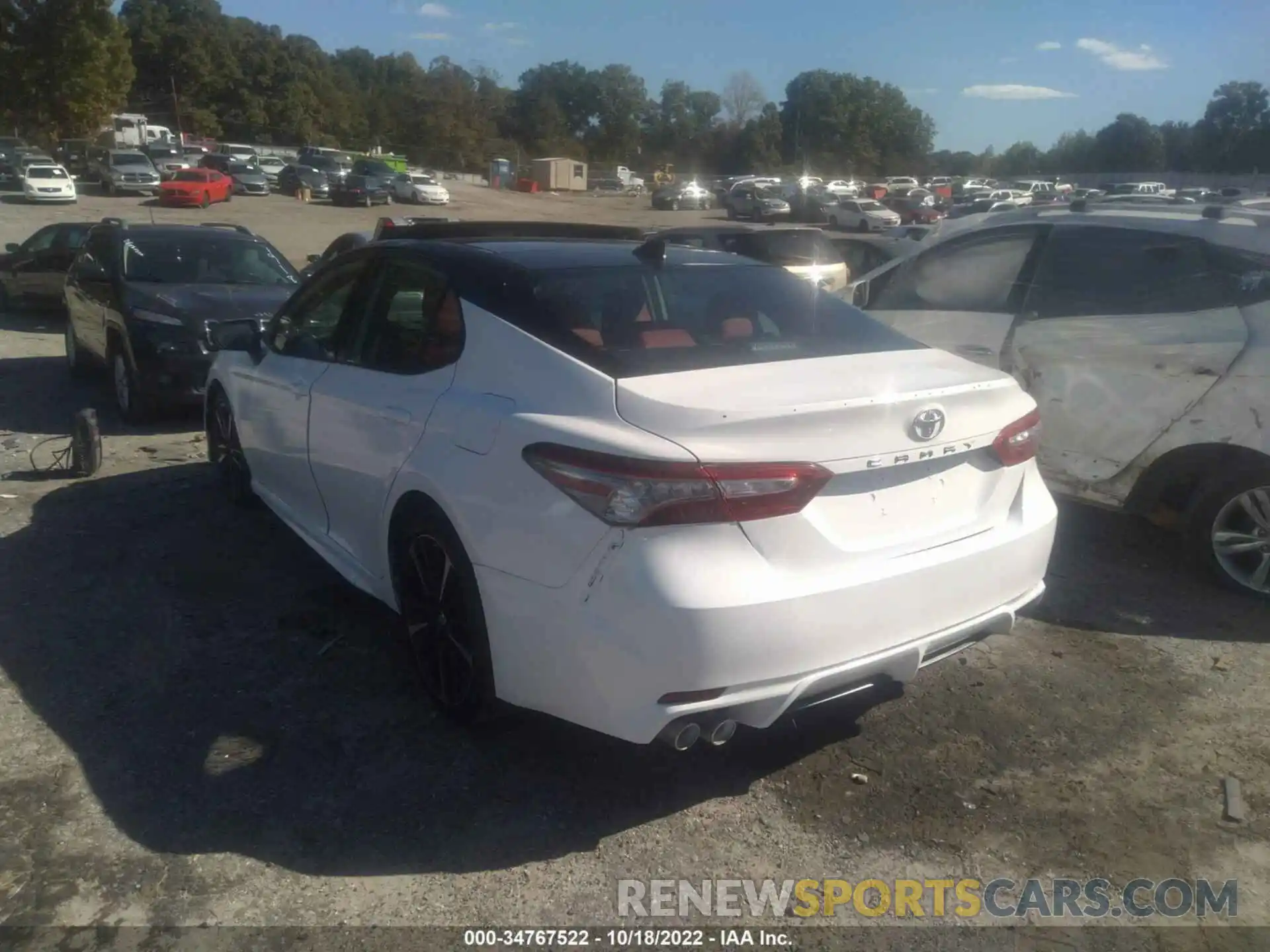 3 Photograph of a damaged car 4T1B61HK0KU240370 TOYOTA CAMRY 2019