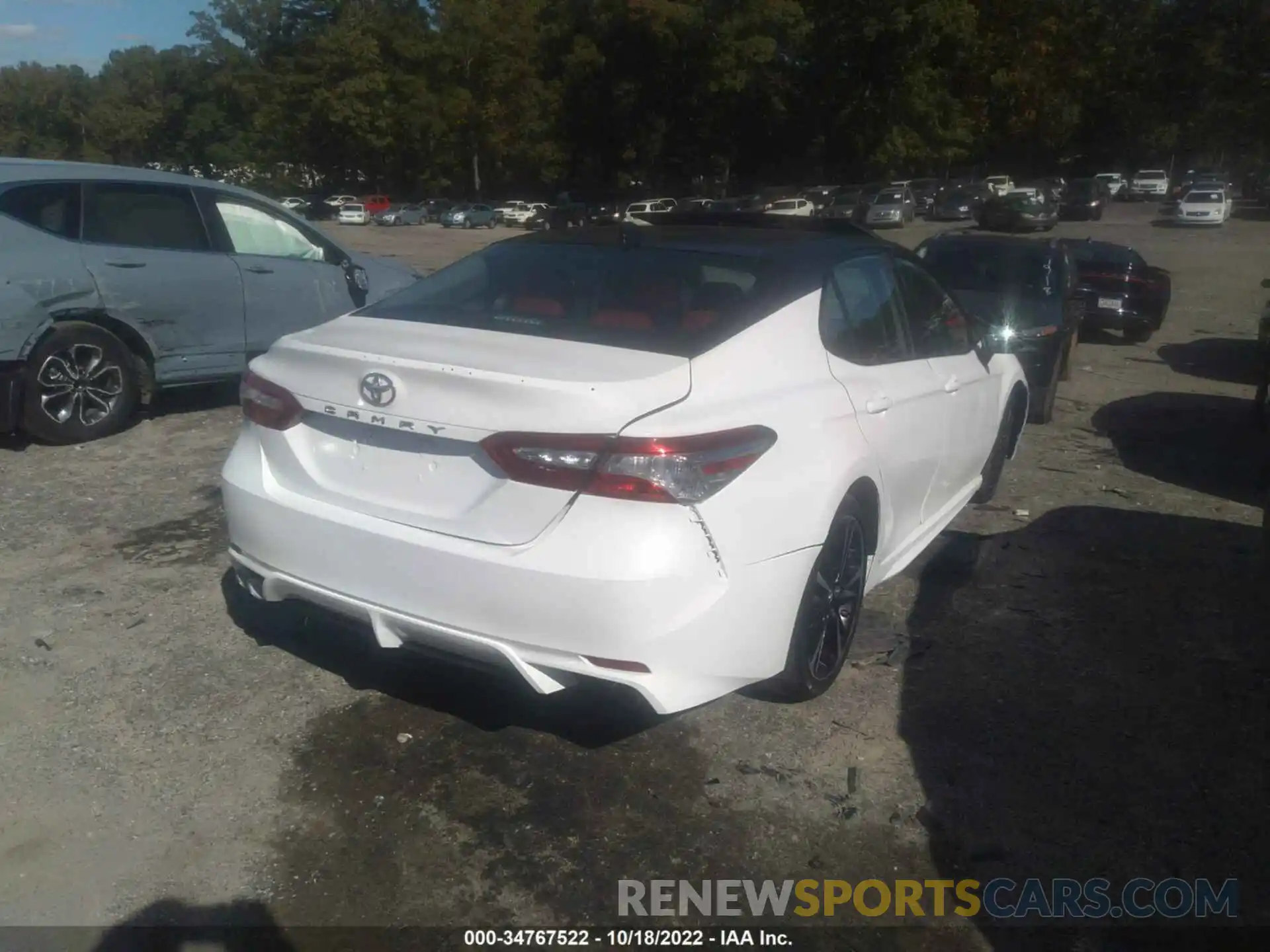 4 Photograph of a damaged car 4T1B61HK0KU240370 TOYOTA CAMRY 2019