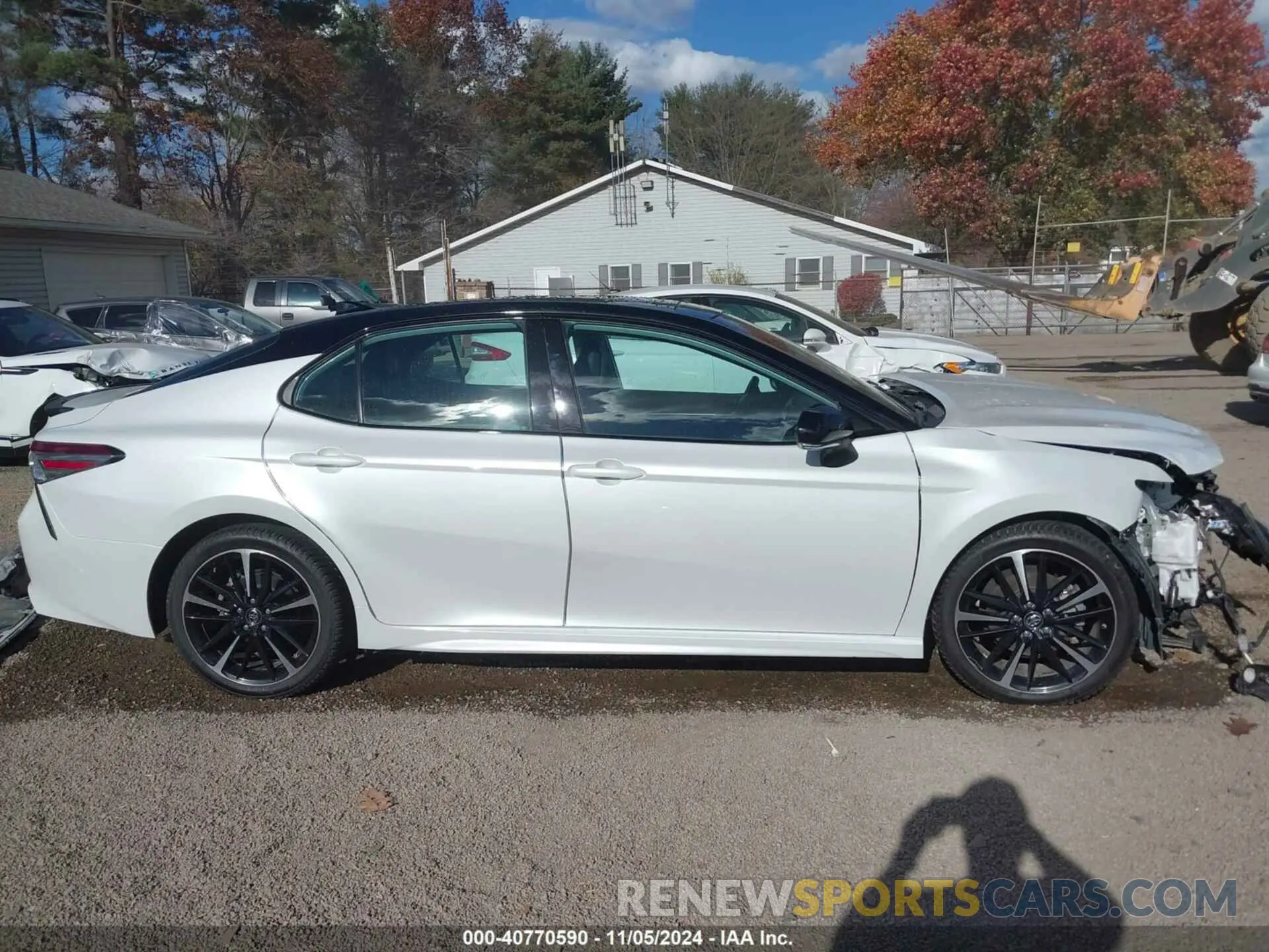 14 Photograph of a damaged car 4T1B61HK0KU241020 TOYOTA CAMRY 2019