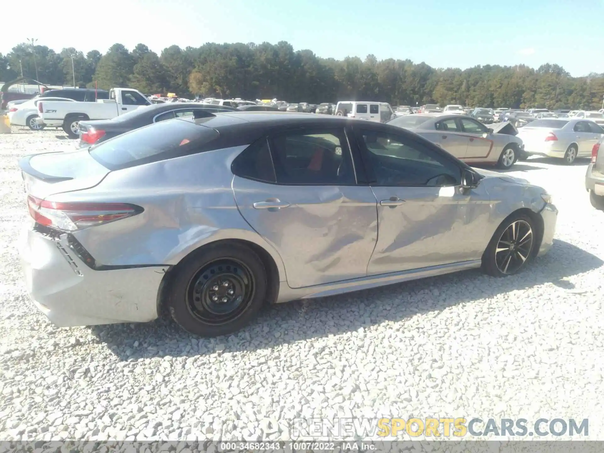 4 Photograph of a damaged car 4T1B61HK0KU242975 TOYOTA CAMRY 2019