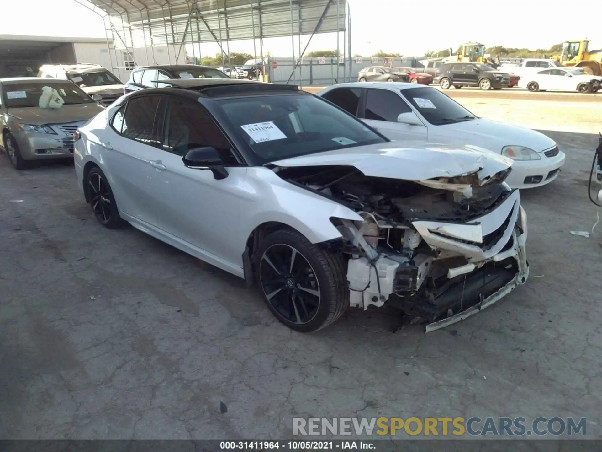 1 Photograph of a damaged car 4T1B61HK0KU269688 TOYOTA CAMRY 2019