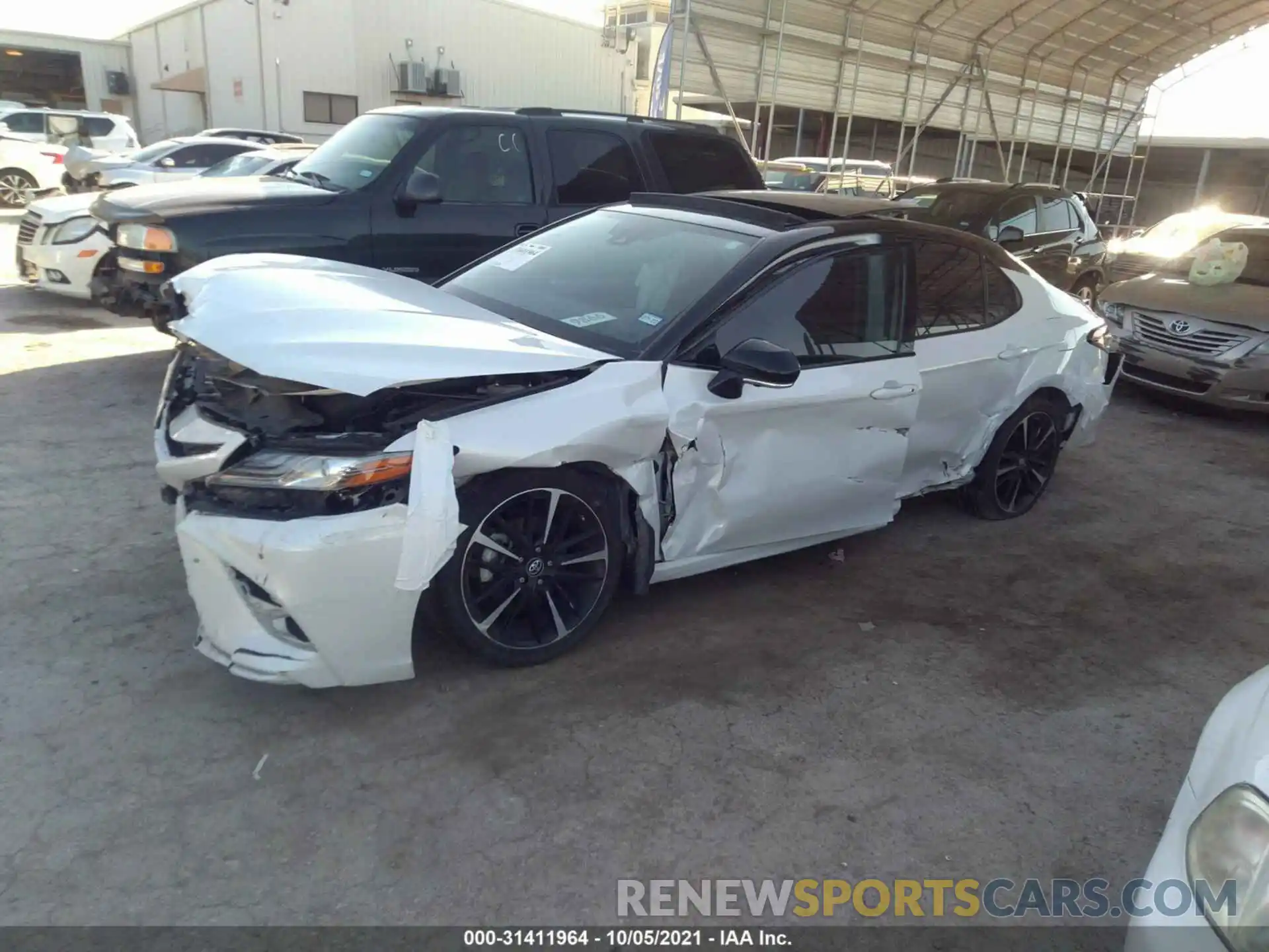 2 Photograph of a damaged car 4T1B61HK0KU269688 TOYOTA CAMRY 2019