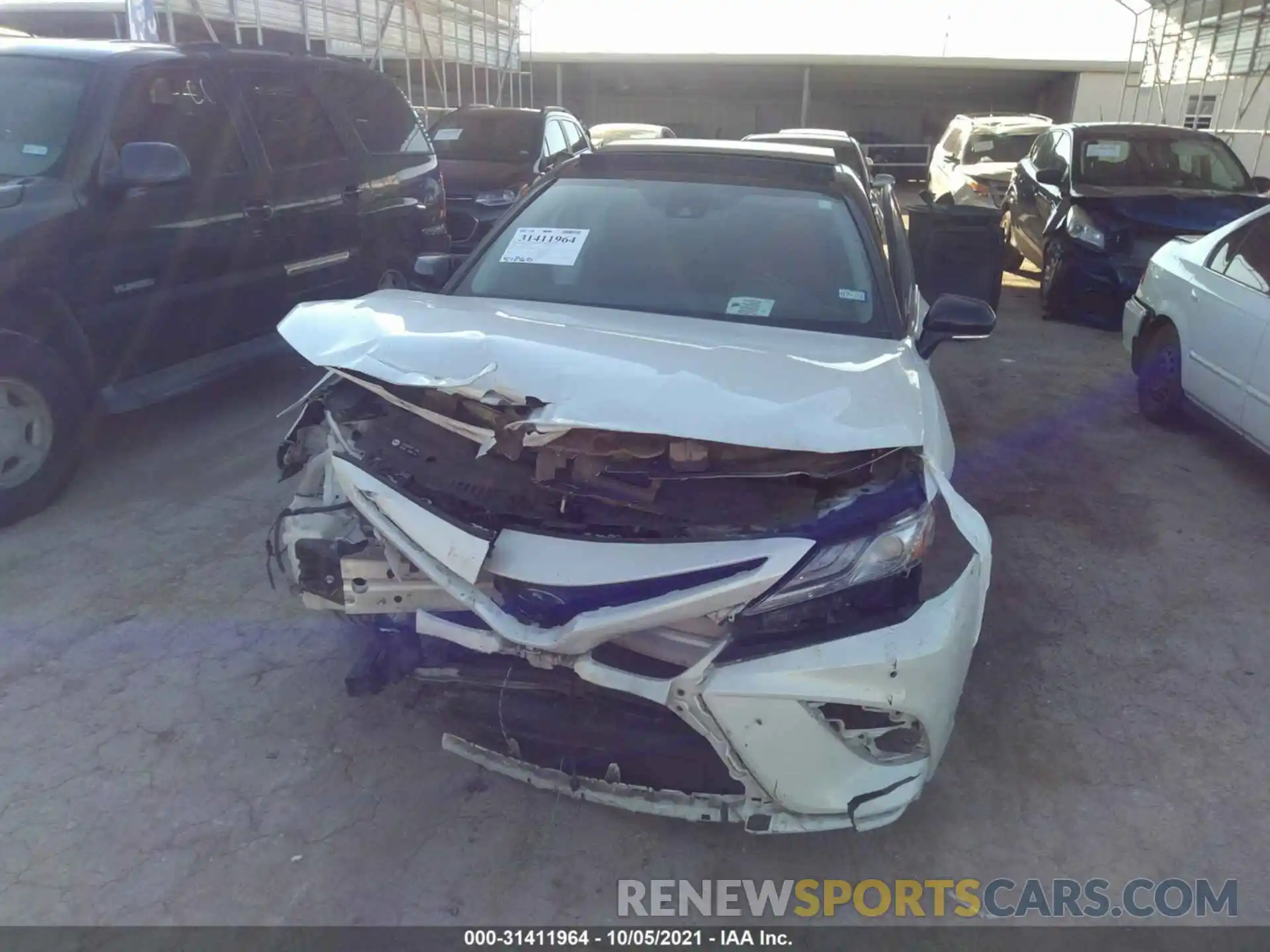 6 Photograph of a damaged car 4T1B61HK0KU269688 TOYOTA CAMRY 2019