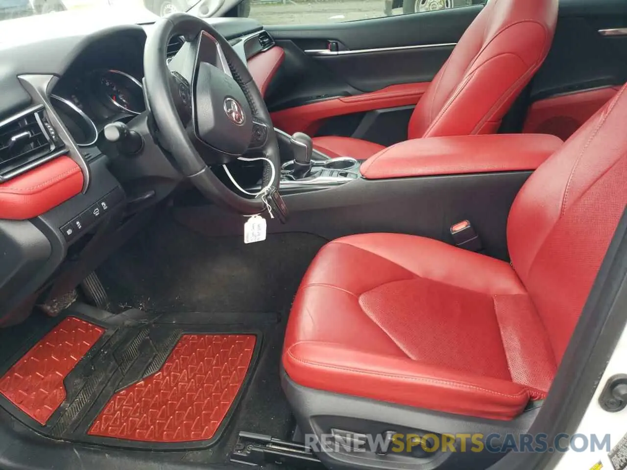7 Photograph of a damaged car 4T1B61HK0KU270128 TOYOTA CAMRY 2019