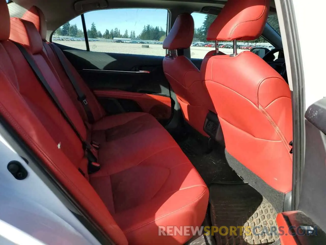 10 Photograph of a damaged car 4T1B61HK0KU295112 TOYOTA CAMRY 2019