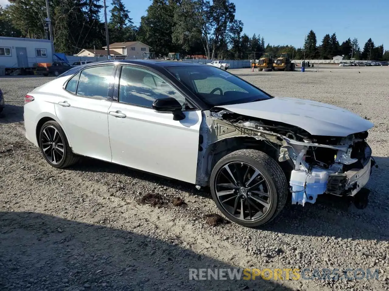 4 Photograph of a damaged car 4T1B61HK0KU295112 TOYOTA CAMRY 2019