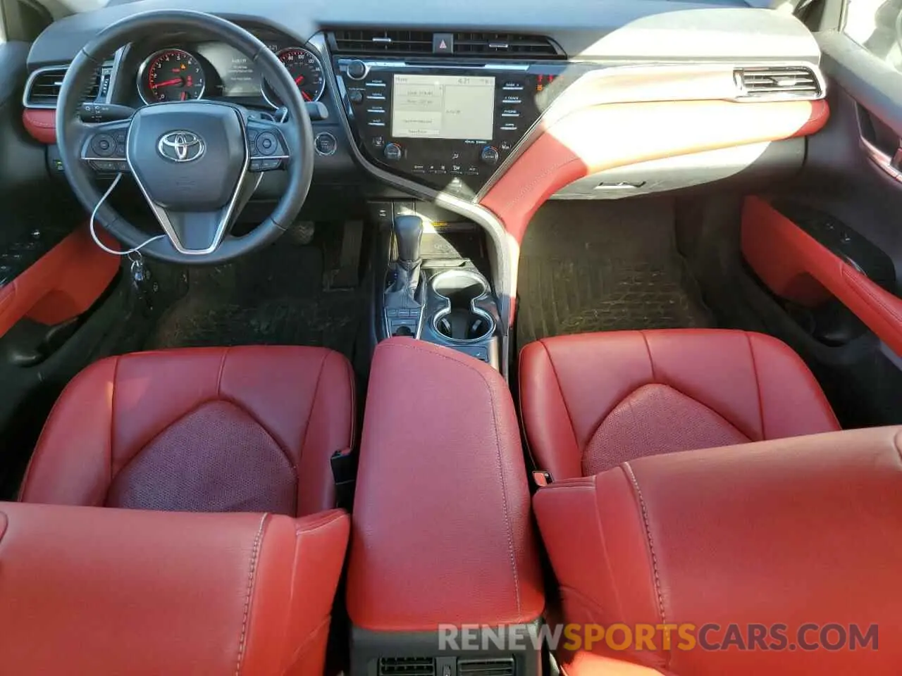 8 Photograph of a damaged car 4T1B61HK0KU295112 TOYOTA CAMRY 2019